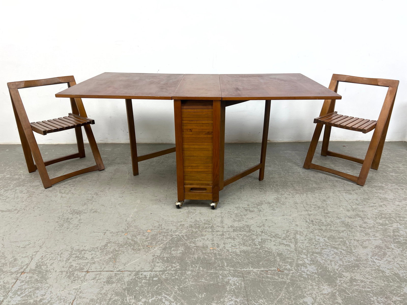 Drop side table with 2 folding chairs stored internally. (1 of 14)