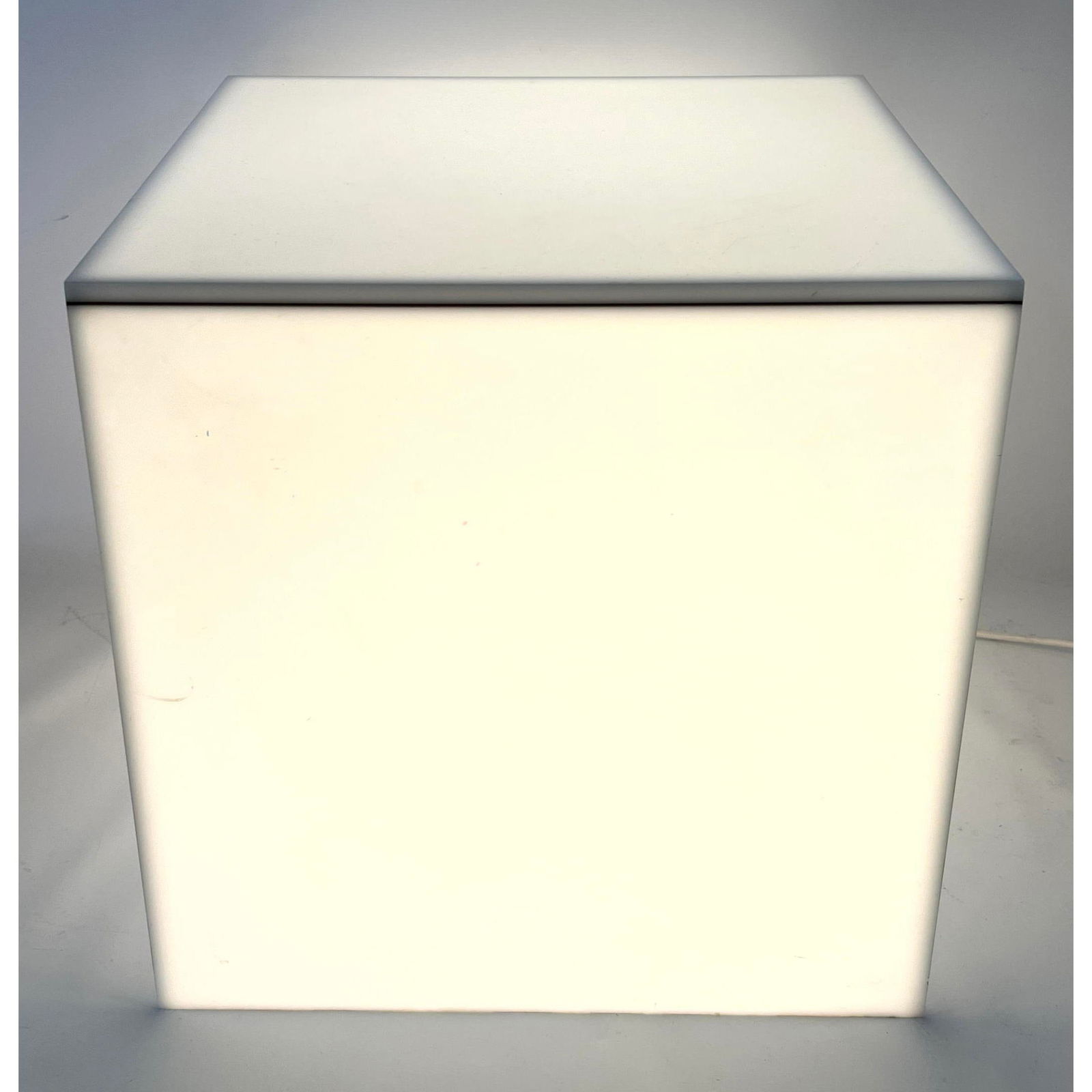 Mod Mid Century White Lucite Lighted Cube Table. (1 of 13)