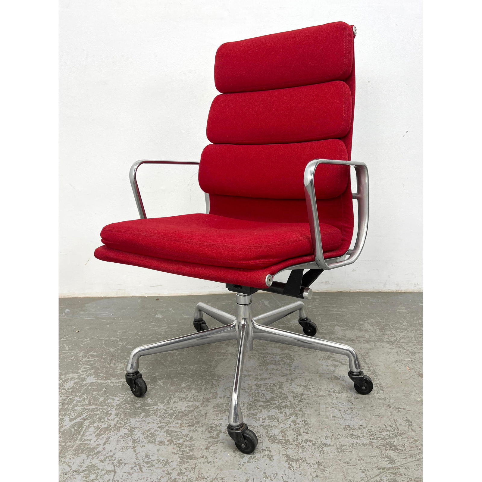 Charles Eames Herman Miller Soft Pad Executive Chair. (1 of 11)