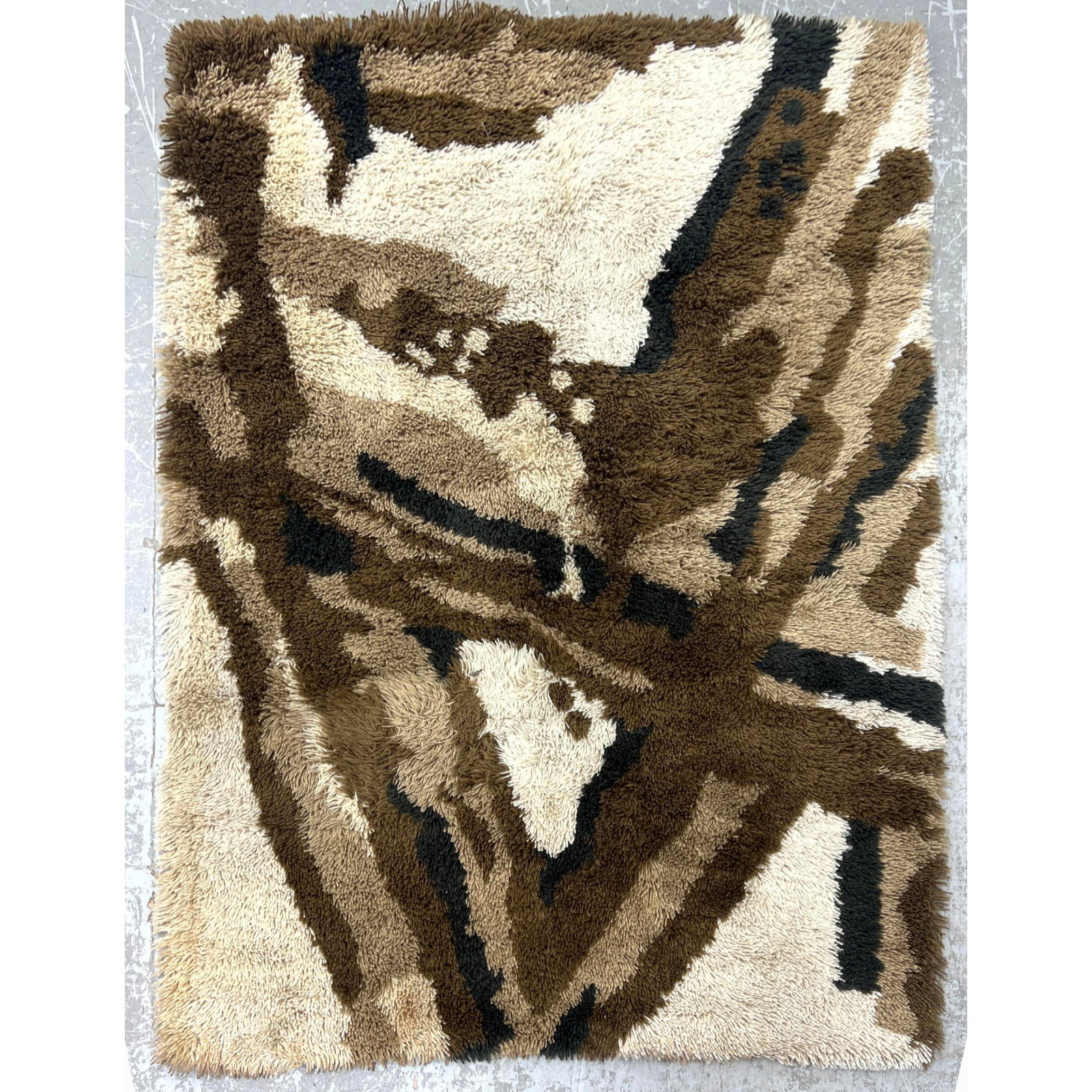 4'7 X 6'6 Vintage Shag Carpet Rug. (1 of 9)