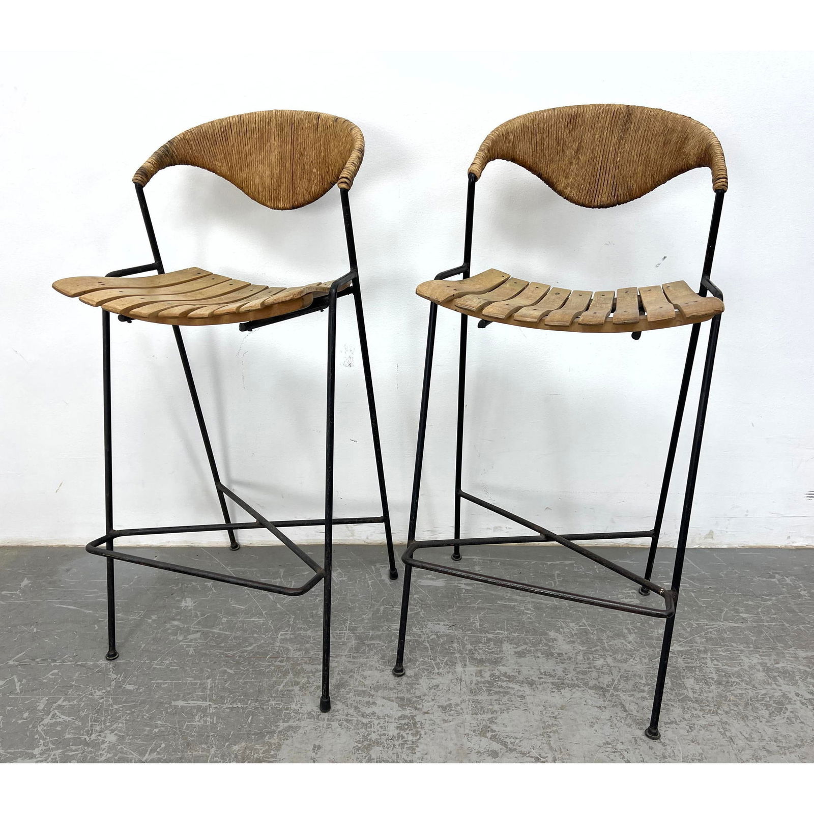 Pair Arthur Umanoff bar stools with woven backs. (1 of 15)