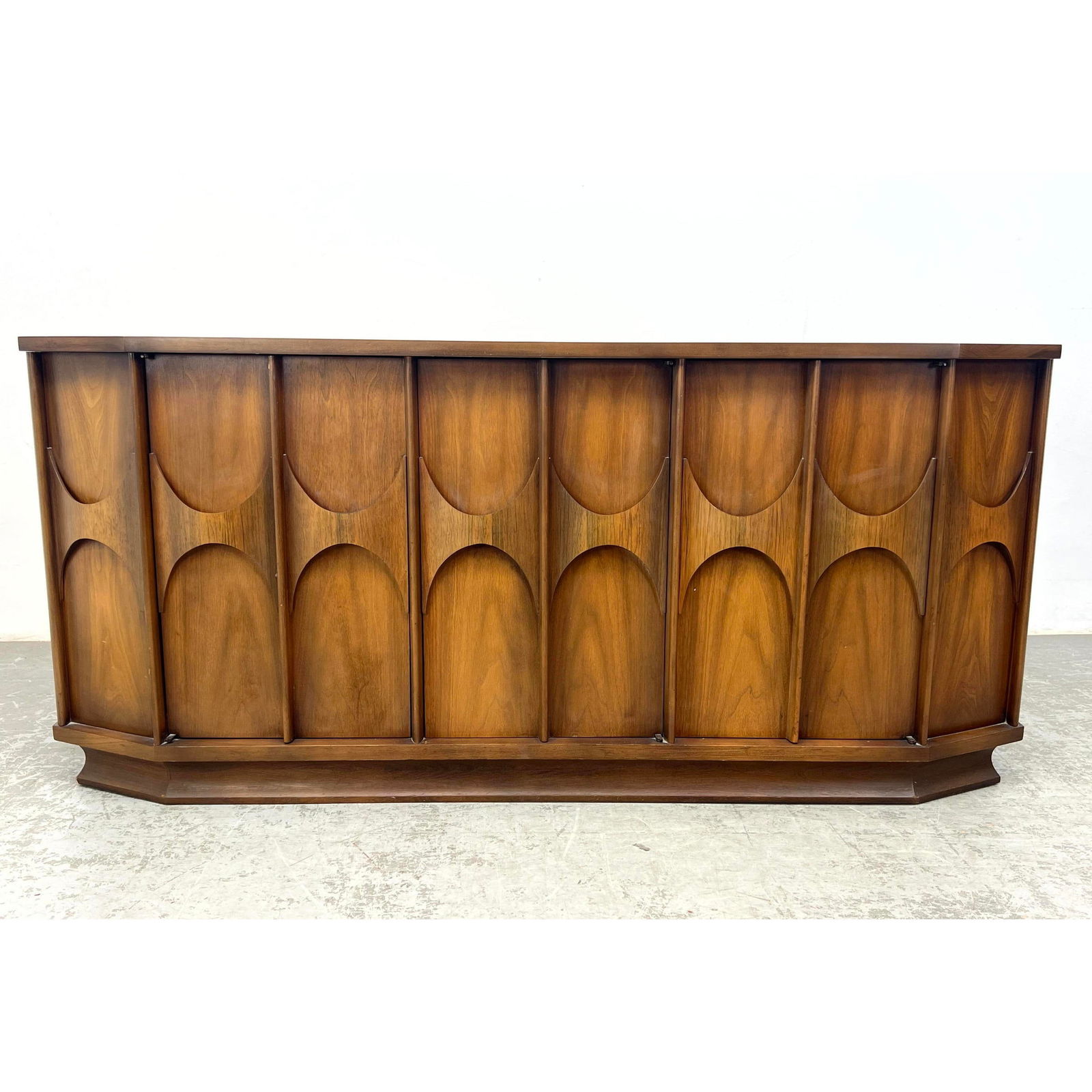 KENT COFFEY Perspecta Mid Century Walnut,Rosewood Credenza. Sculptural Facade Sideboard. Recessed Pl (1 of 12)