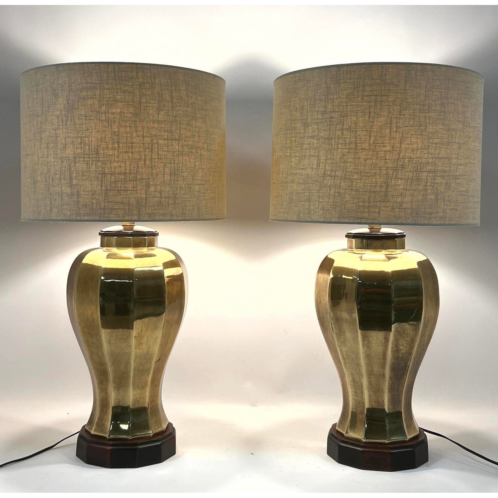 Pr. Frederick Cooper, brass ginger table lamps with wood base. label. (1 of 13)
