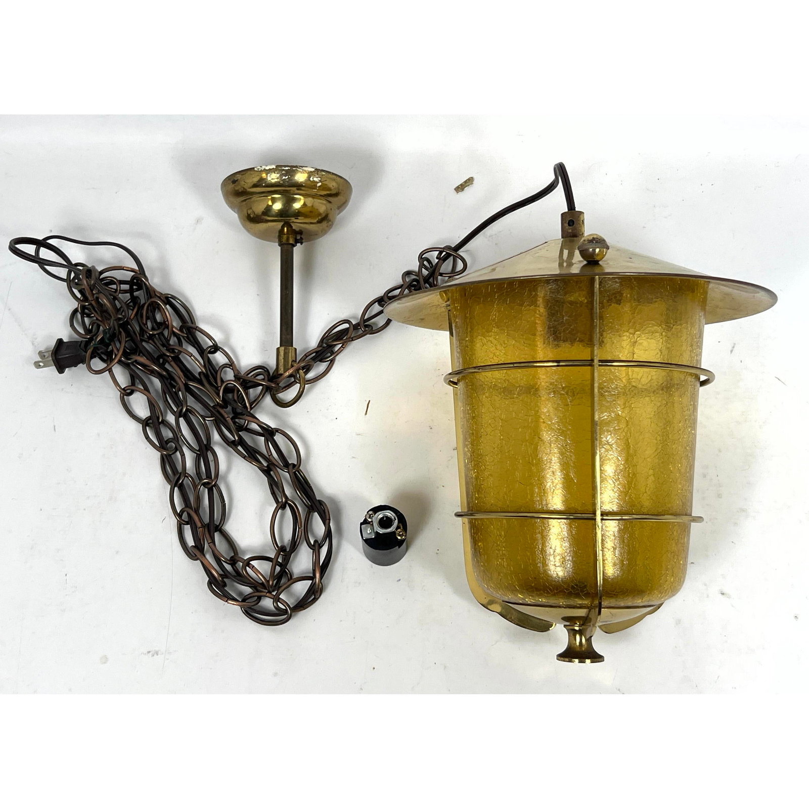 Vintage Brass and Glass Pendant Lamp. Mid Century Modern: Vintage Brass and Glass Pendant Lamp. Mid Century Modern Dimensions: Height: 11 inches, Width: 10 inches, Depth: 10 inches. --- US Packing and Shipping charge: In house shipping available. Will be cal