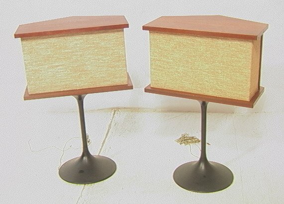 Pr BOSE Speakers on E. SAARINEN Style Bases. Waln: Pr BOSE Speakers on E. SAARINEN Style Bases. Walnut Cabinets.-- Dimensions: H: 30.5 inches: W: 20.5 inches: D: 13 inches ---
