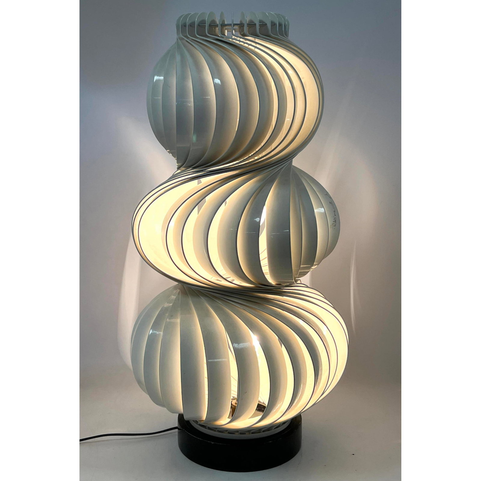 Medusa Lamp by Olaf Von Bohr for Valenti, vintage. Enameled Metal Fins. (1 of 16)