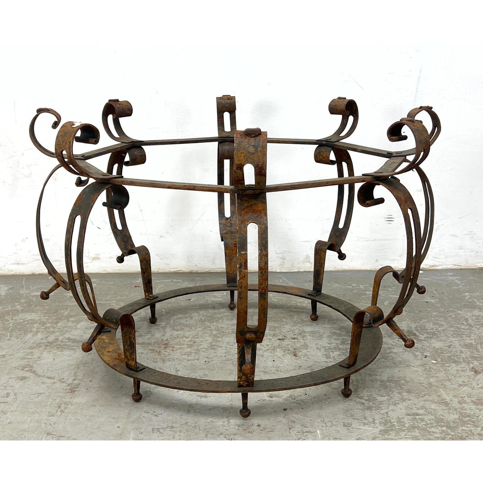 Decorative Iron Garden Patio Table Base. (1 of 9)