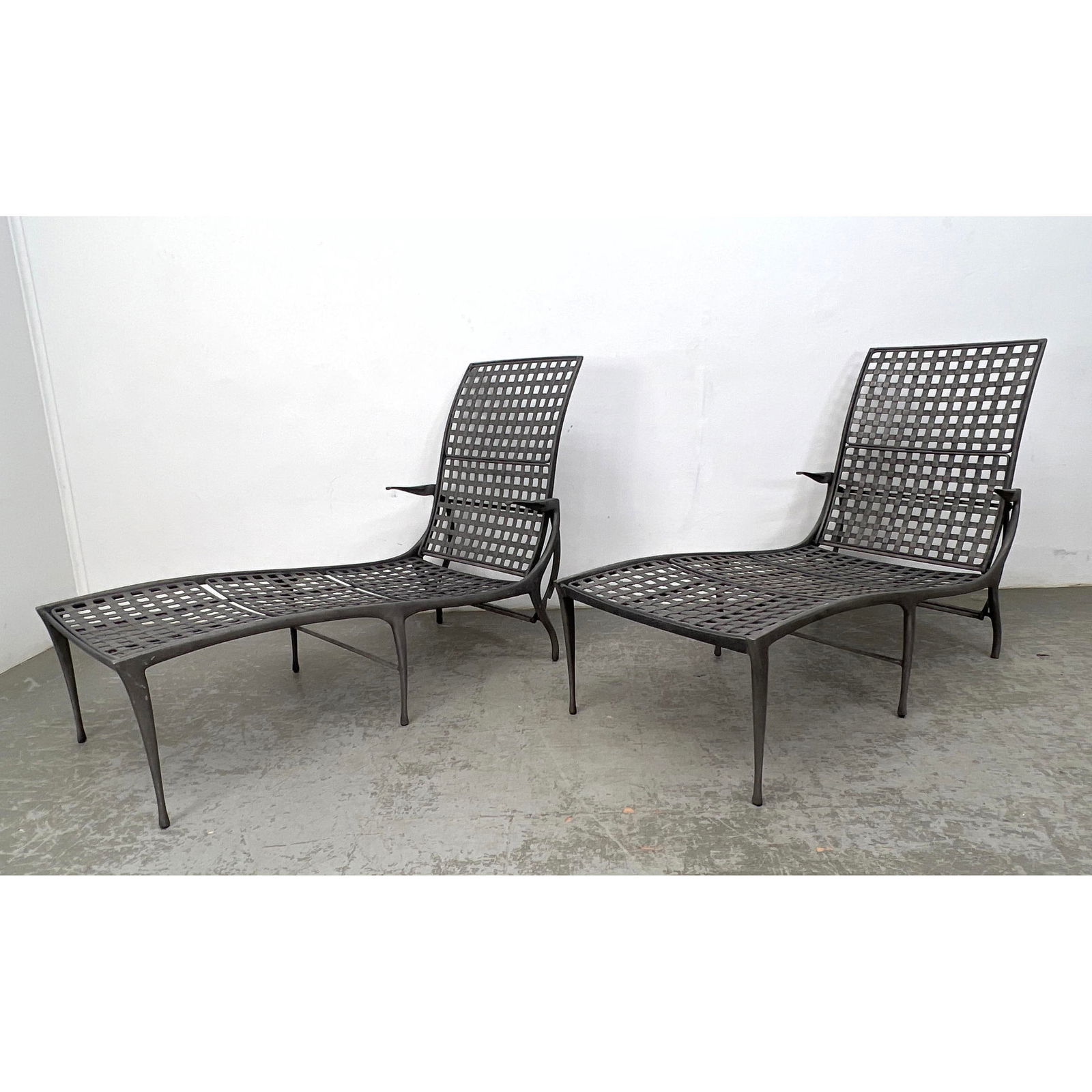 Pr BROWN JORDAN by DAN JOHNSON "Sol Y Luna" Gazelle Chaise Lounges. Aluminum Frames with Arms and Ad: Pr BROWN JORDAN by DAN JOHNSON "Sol Y Luna" Gazelle Chaise Lounges. Aluminum Frames with Arms and Adjustable Reclining Backs. Original Design by DAN JOHNSON. Cushions. Outdoor, Garden, Patio. Black Cu