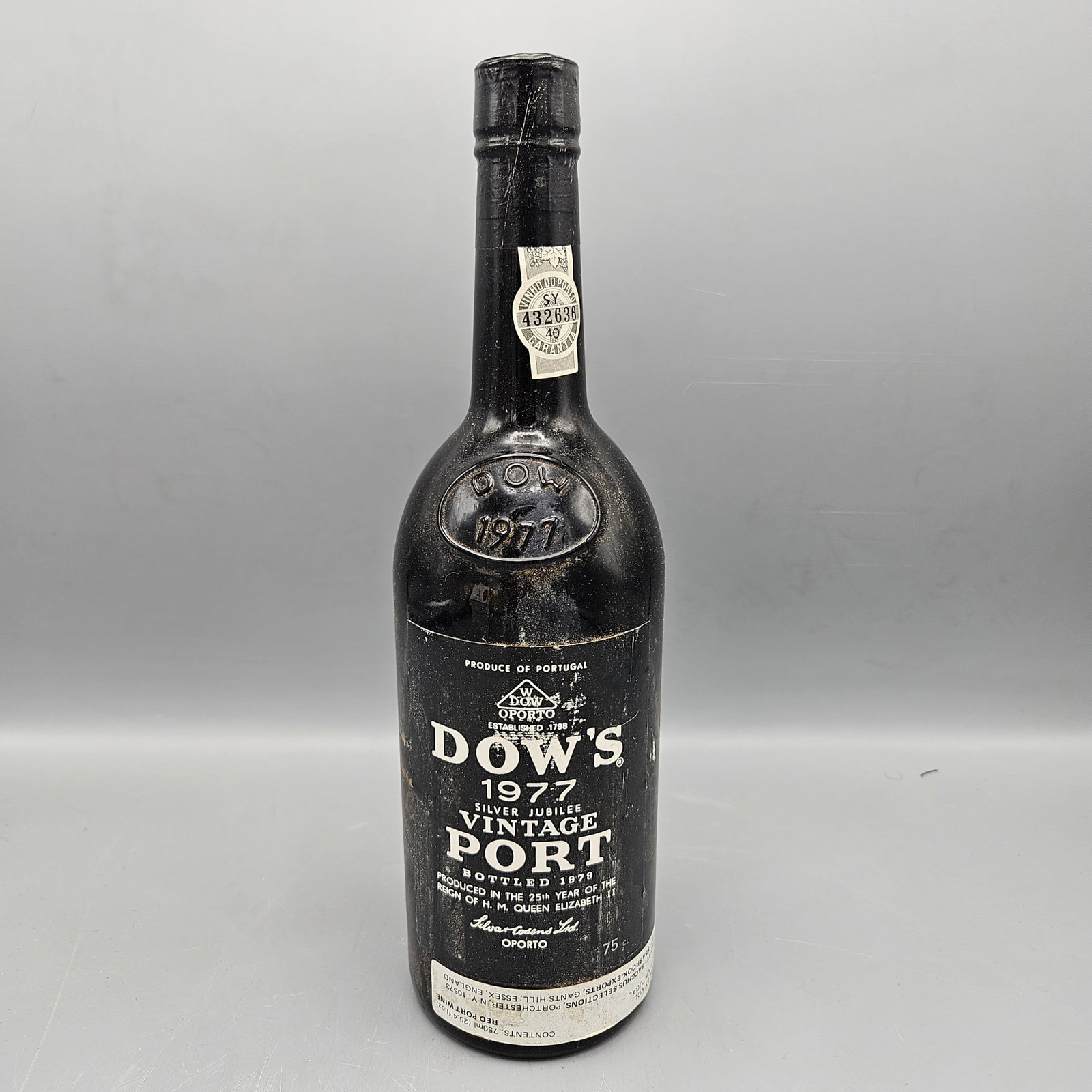 1977 Dow Porto Silver Jubilee Vintage Port Red - Fortified Wine: 1977 Dow Porto Silver Jubilee Vintage Port Red - Fortified Wine --- Buyers are encouraged to pick up their purchases directly from our location. Please note: we do not offer shipping for spirits to an