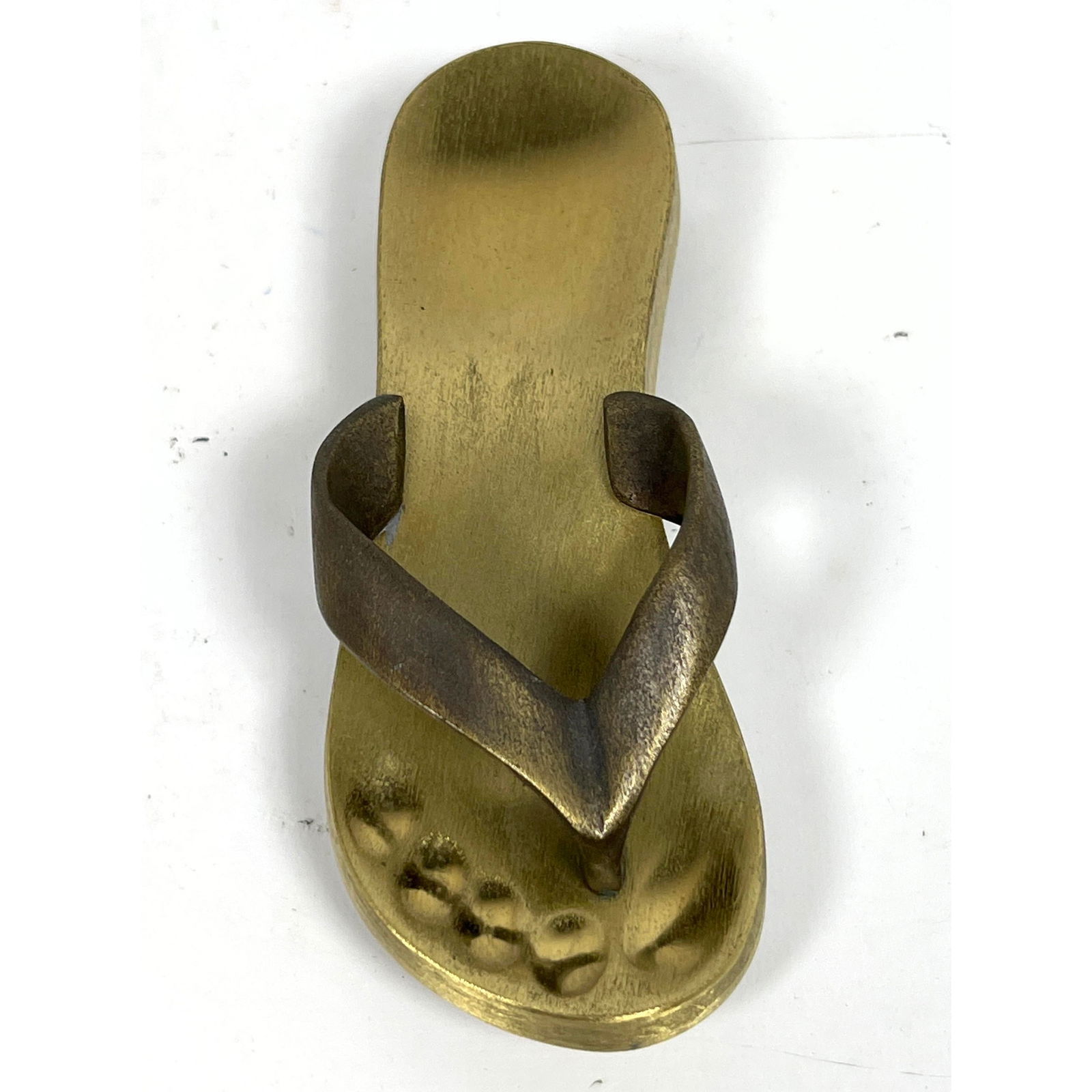 Colby Smith 2004 Brass flip flop door knocker. (1 of 10)