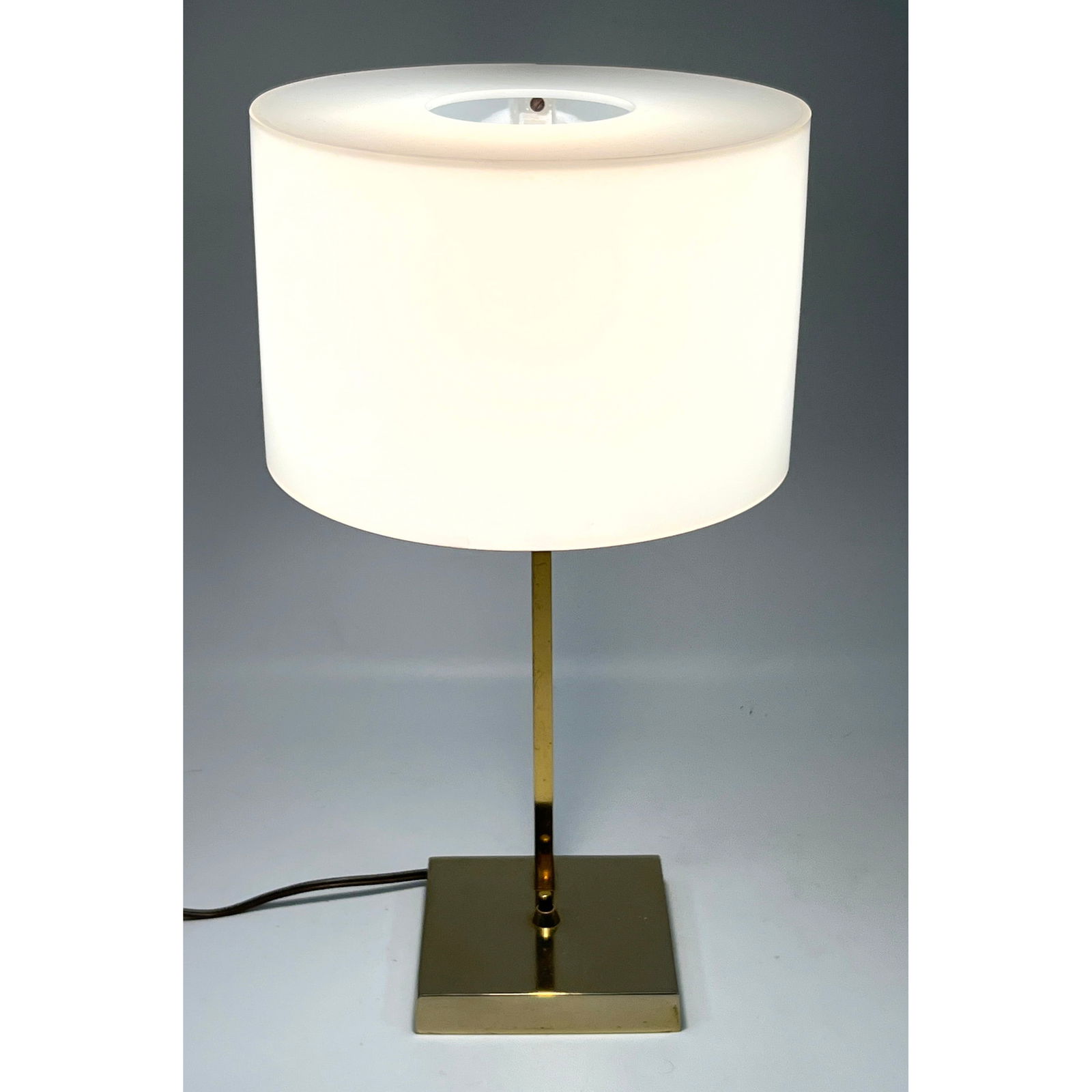 Laurel Mid Century Modern Acrylic Shade desk Table Lamp. Partial Laurel Lamp label on the socket. (1 of 13)