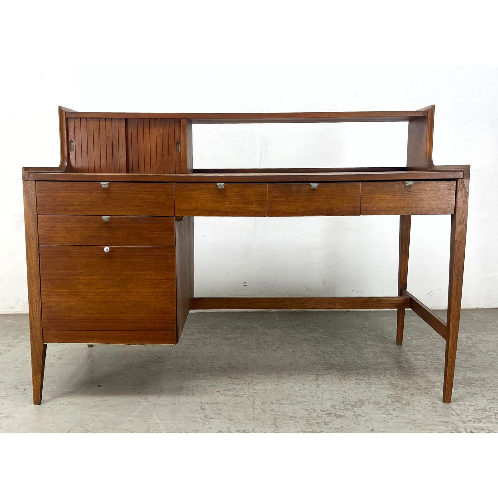 Arthur Umanoff Mid Century Modern Walnut Desk. American Modern (1 of 11)