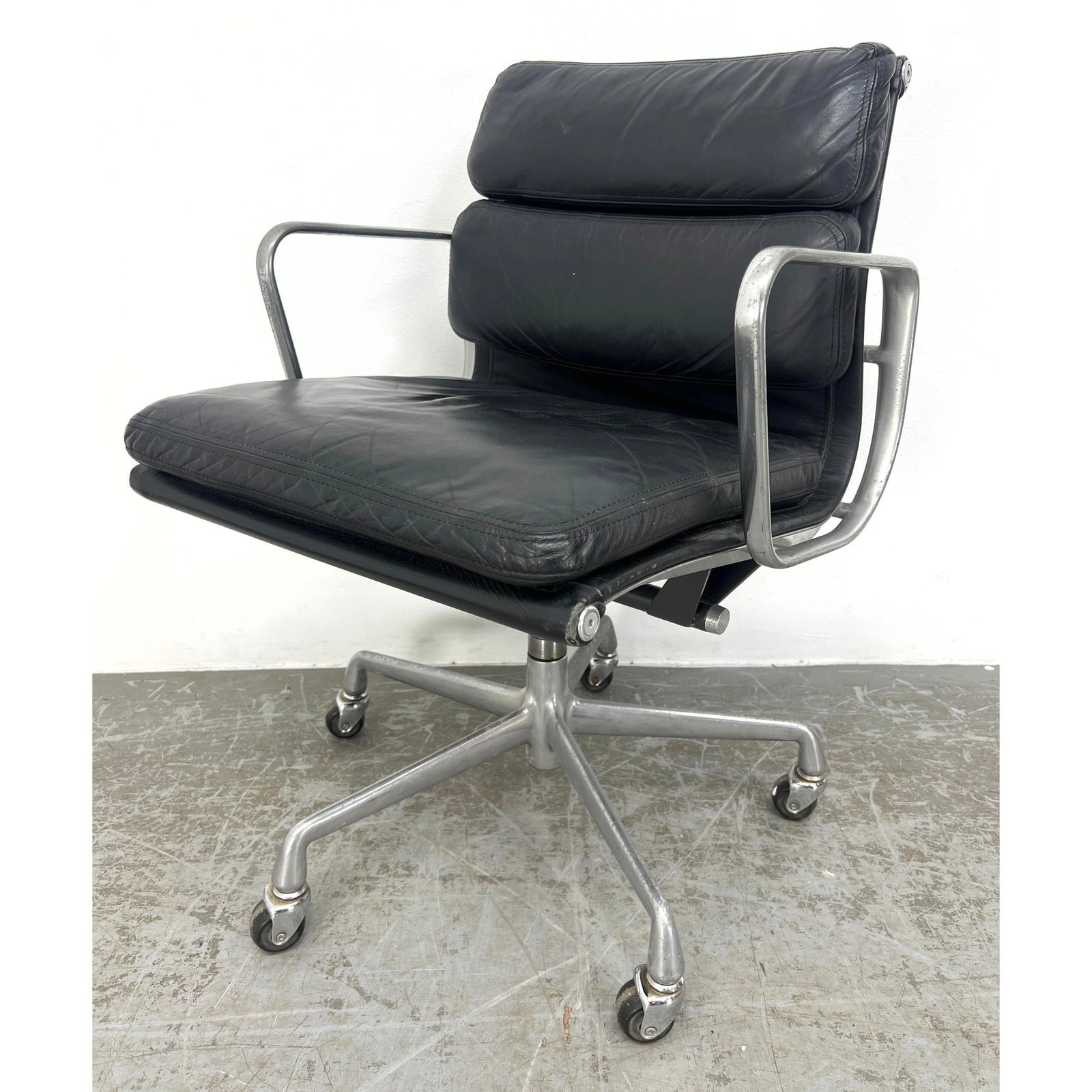 CHARLES EAMES for HERMAN MILLER Soft Pad Desk Chair. Iconic Classic Office Chair. Label. (1 of 14)