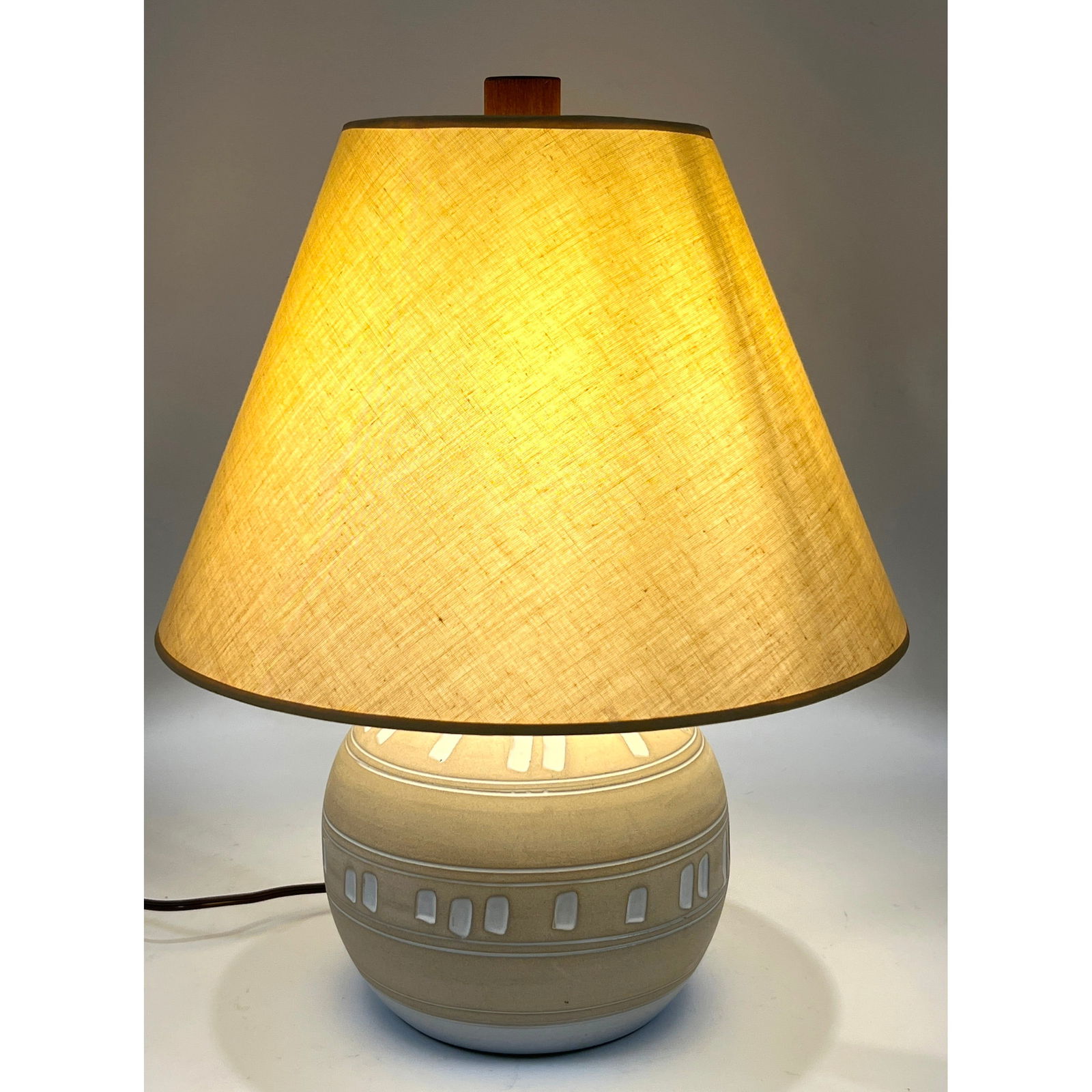 Marshall Studios Pottery lamp. Attributed to Gordon and Jane Martz.: Marshall Studios Pottery lamp. Attributed to Gordon and Jane Martz. Dimensions: Height: 15.5 inches, Width: 13 inches, Depth: 13 inches. --- - We offer curbside delivery for most items to NYC, Manhatt