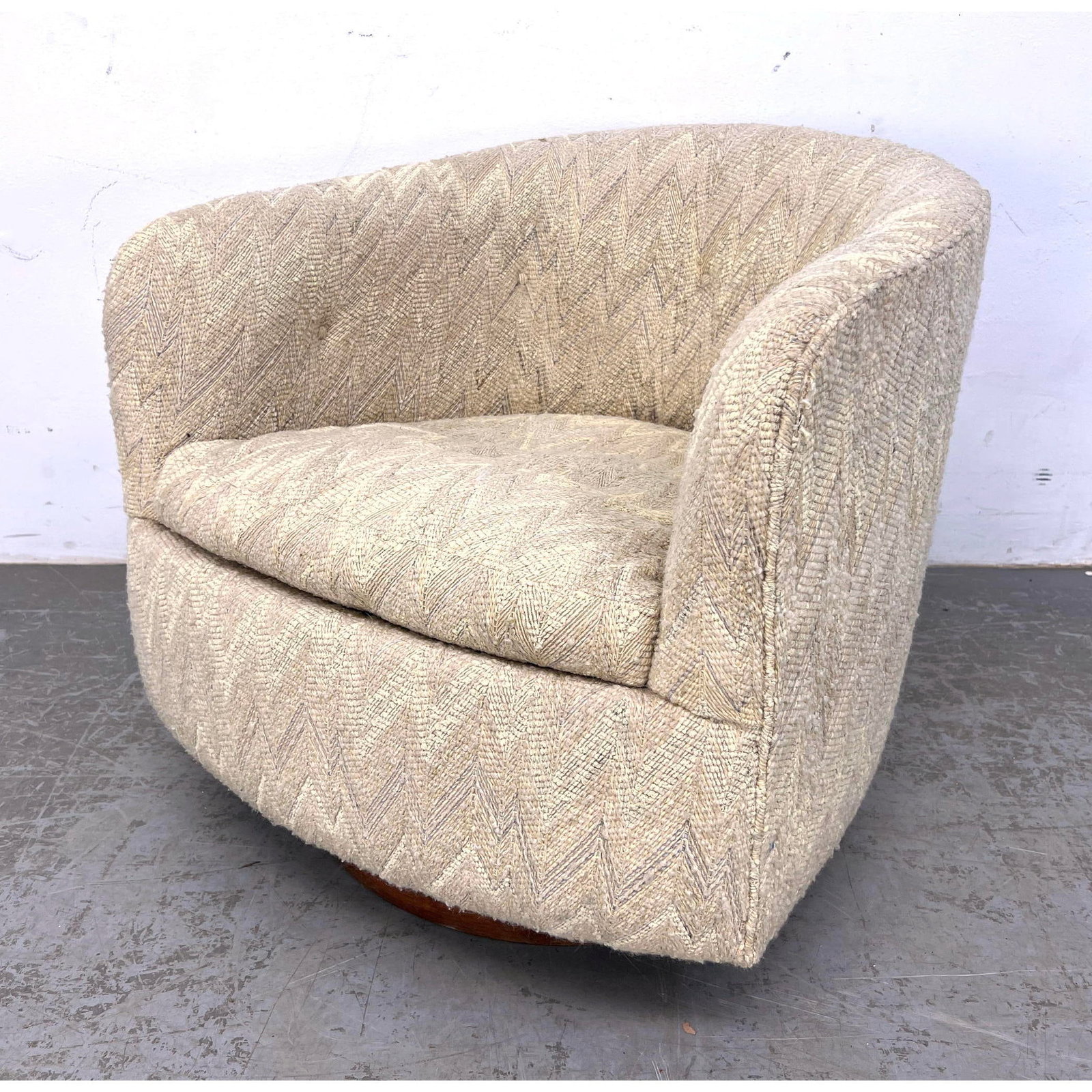 Vintage Mid Century Baughman Attributed. Swiveling and Rocking Barrel Lounge Chair: Vintage Mid Century Baughman Attributed. Swiveling and Rocking Barrel Lounge Chair Dimensions: Height: 25 inches, Width: 26 inches, Depth: 28 inches. - Seat Height: 16 inches --- - We offer curbside d