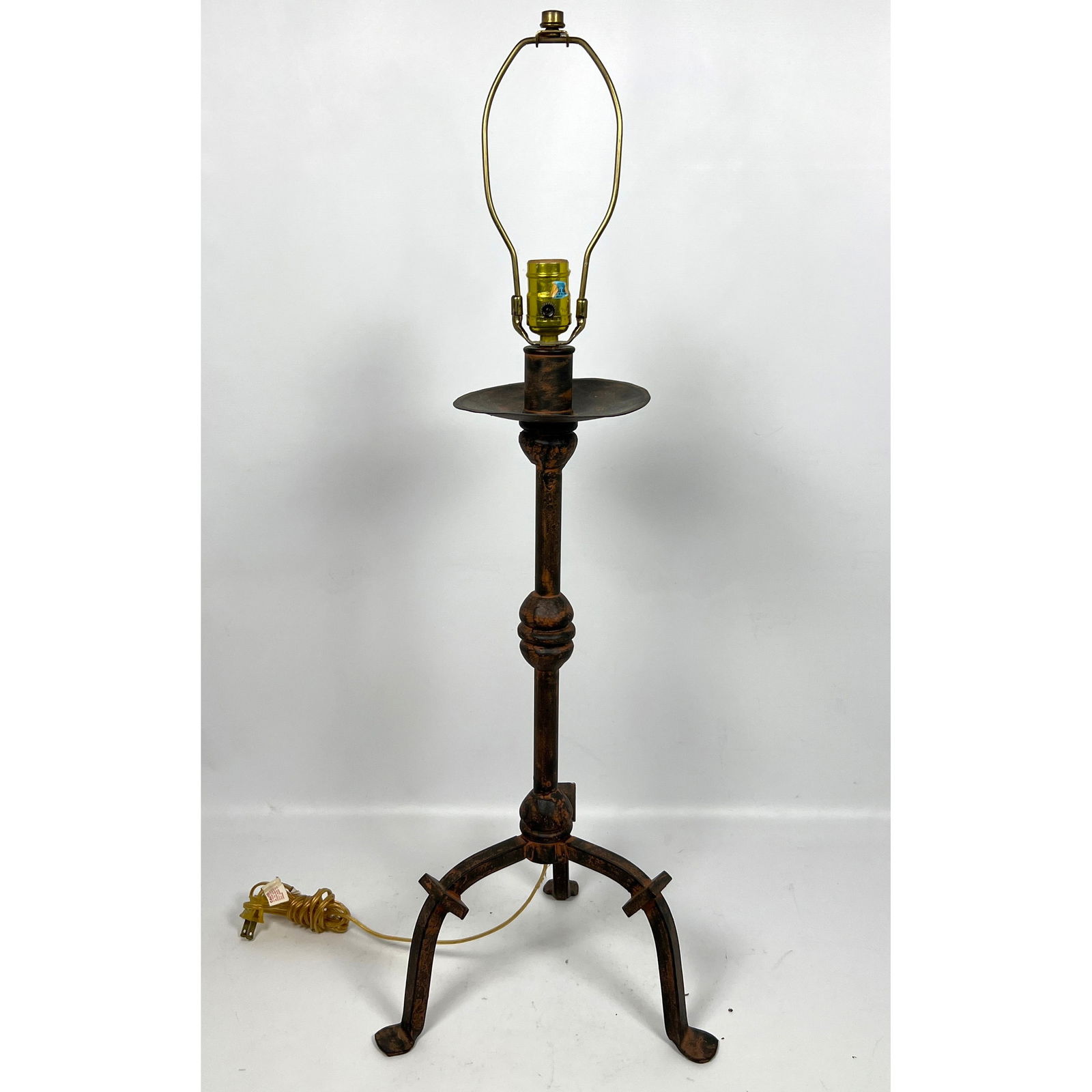 Iron Tripod Base Table Lamp. Painted finish (1 of 10)