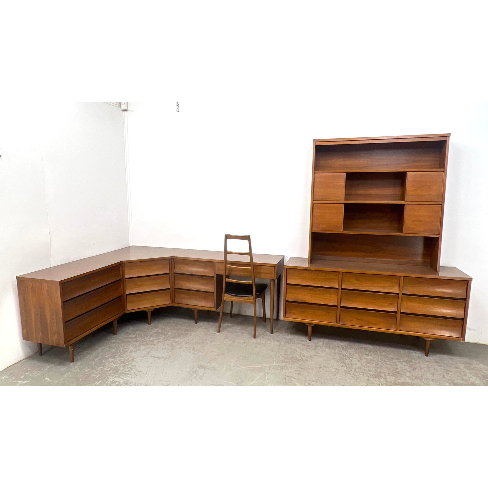 Mid Century Modern Bedroom Set. Corner set with desk and hutch top.  Laminate tops. Hutch: 78 in x 6 (1 of 20)