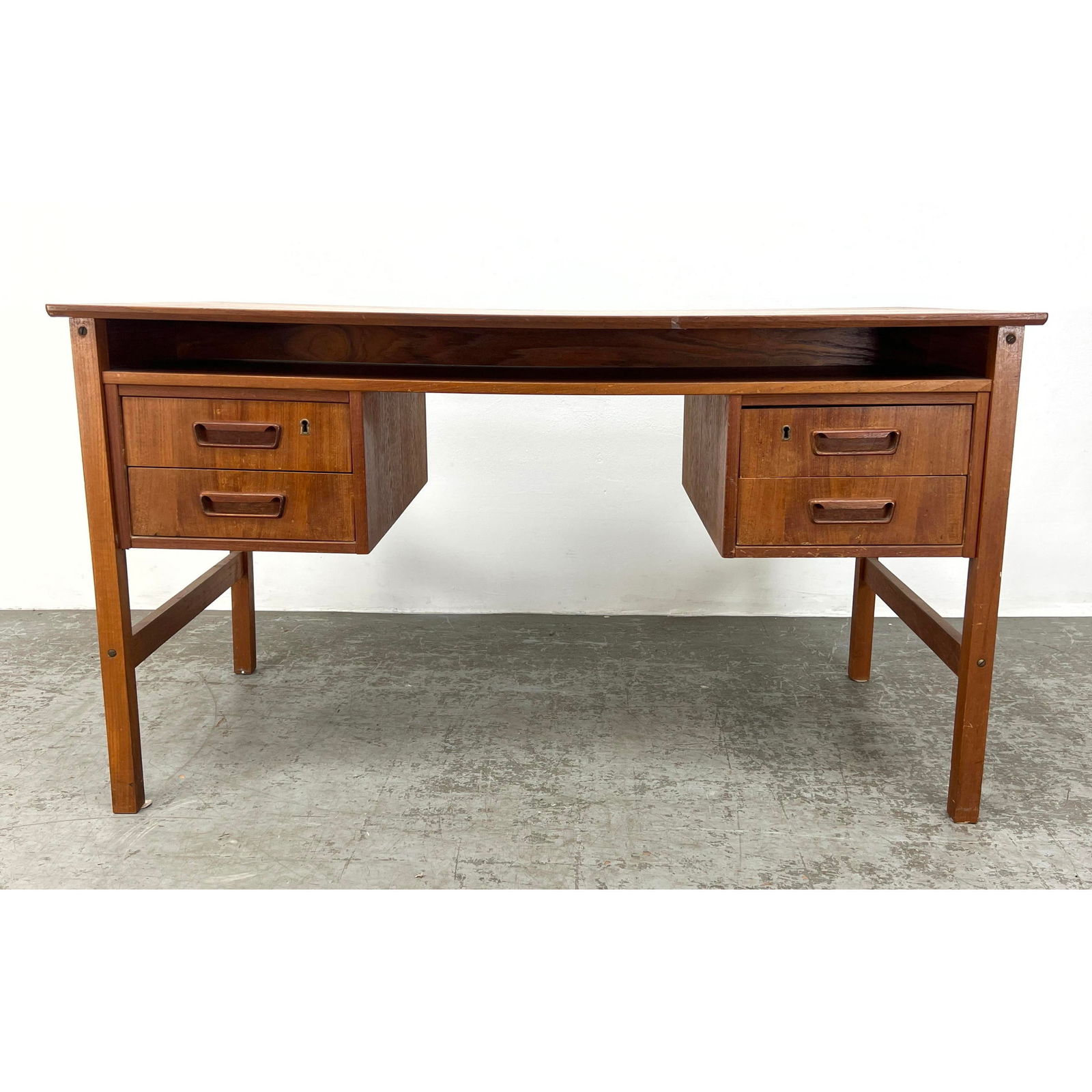 Danish Modern Teak Writing Desk.: Danish Modern Teak Writing Desk. Dimensions: Height: 28.5 inches, Width: 51.25 inches, Depth: 25.5 inches. --- - We offer curbside delivery for most items to NYC, Manhattan, Close Brooklyn, Hoboken ab