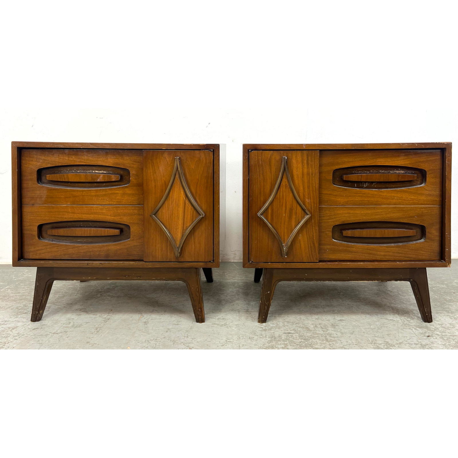 Pr American Modern Walnut Night Stands. Decorative Fronts with Inset Wood Pulls. (1 of 20)