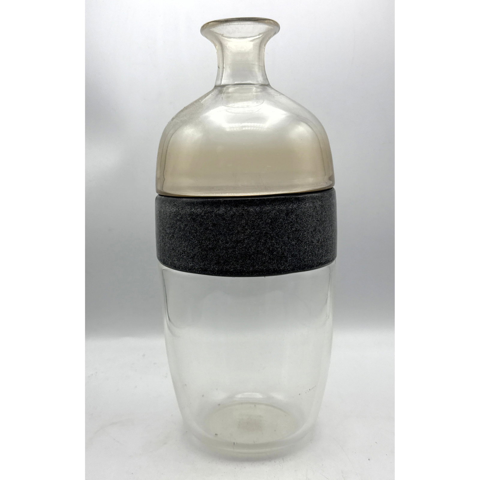 Vetri Murano Signed Art Glass Vase.: Vetri Murano Signed Art Glass Vase. Dimensions: Height: 14 inches, Width: 6.5 inches, Depth: 6.5 inches. --- US Packing and Shipping charge: In house shipping available. Will be calculated once destin