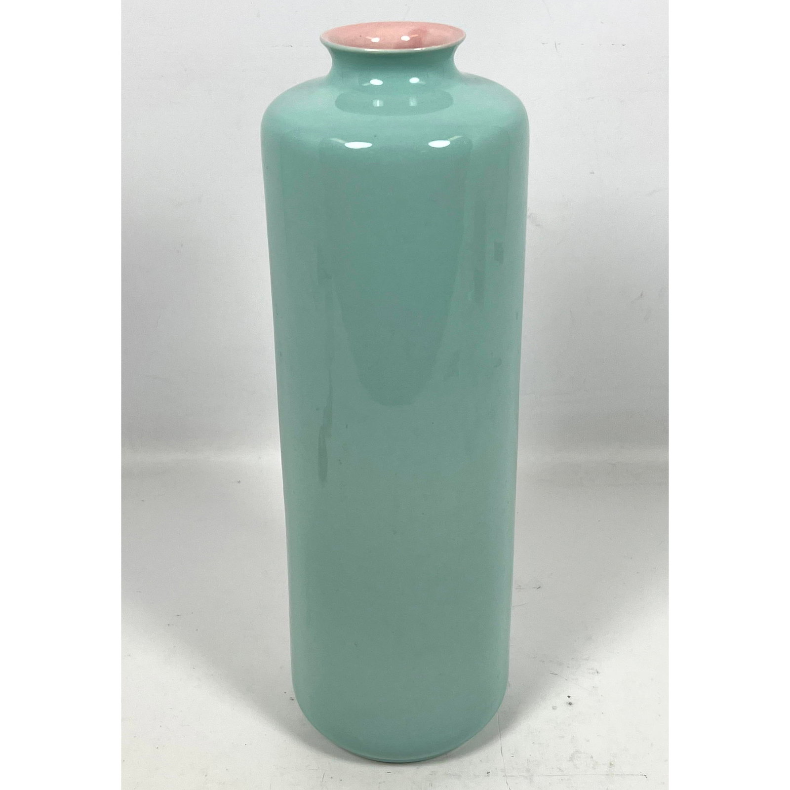 MK Bo Jia contemporary Chinese Porcelain Vase. MK Bo Jia and with six character mark: MK Bo Jia contemporary Chinese Porcelain Vase. MK Bo Jia and with six character mark Dimensions: Height: 14.25 inches, Width: 4.5 inches, Depth: 4.5 inches. --- US Packing and Shipping charge: In hous