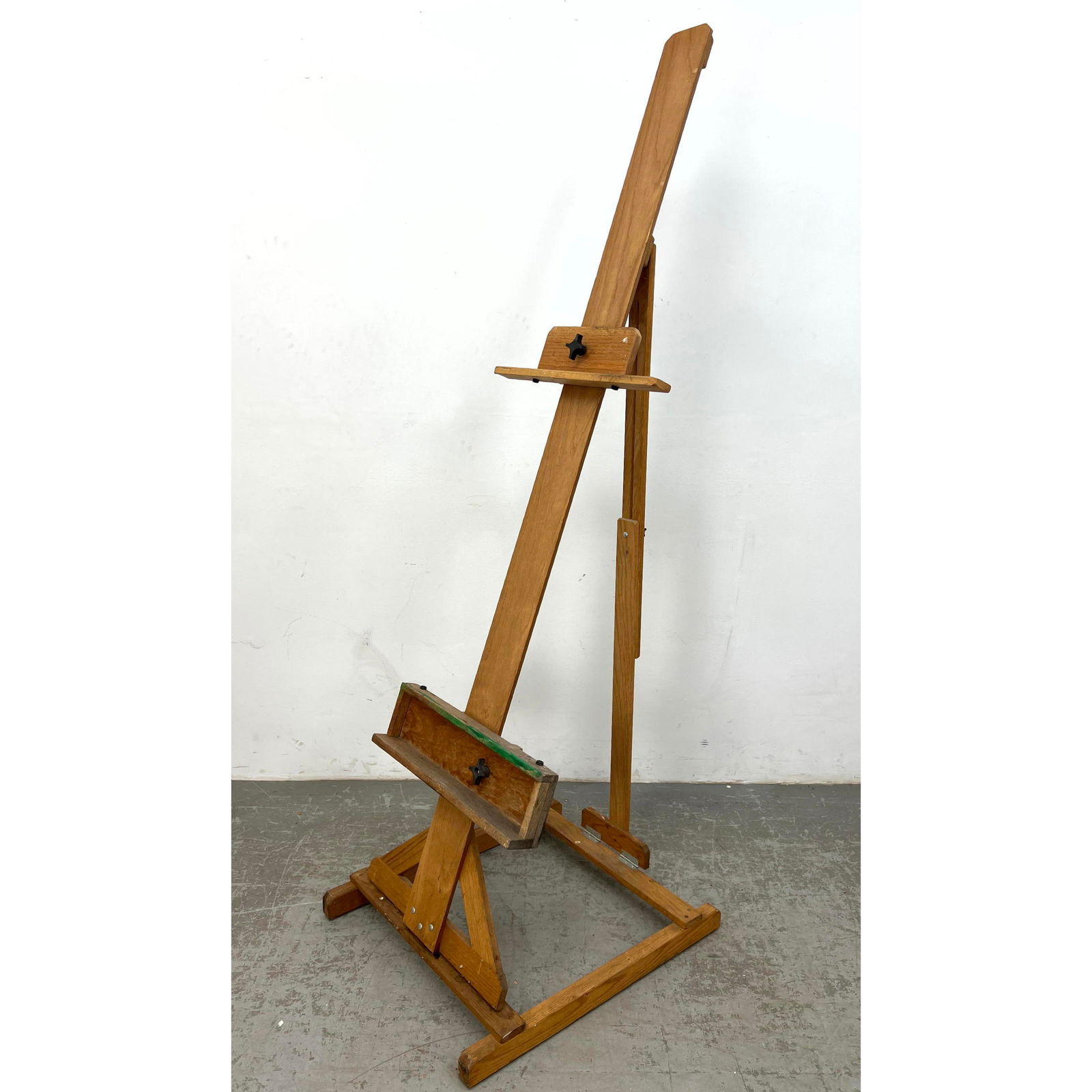 Large Tall Adjustable Artist Easel Painting Display. (1 of 12)