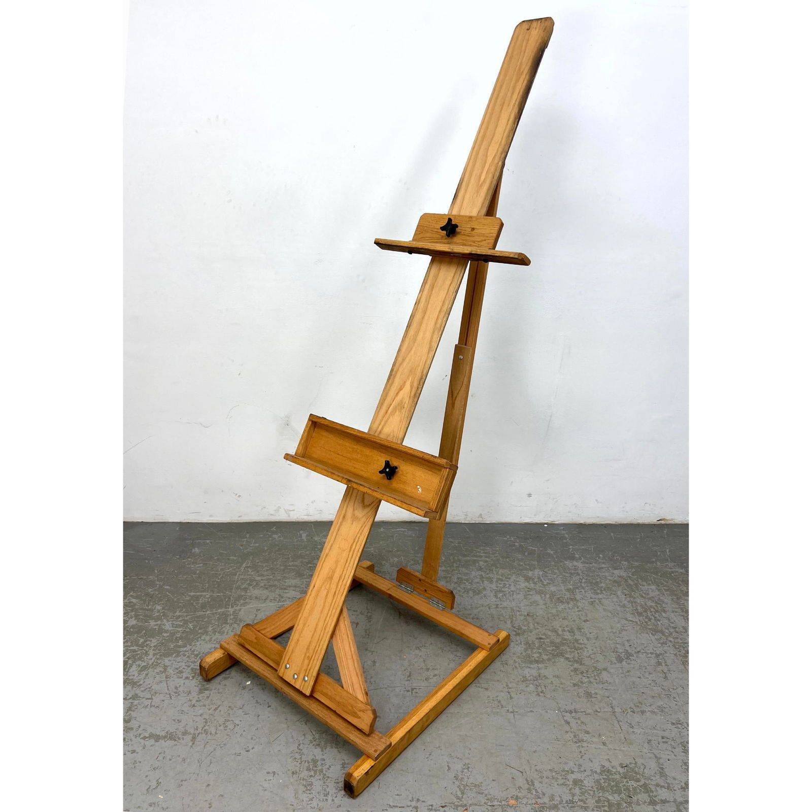 Large Tall Adjustable Artist Easel Painting Display. (1 of 12)
