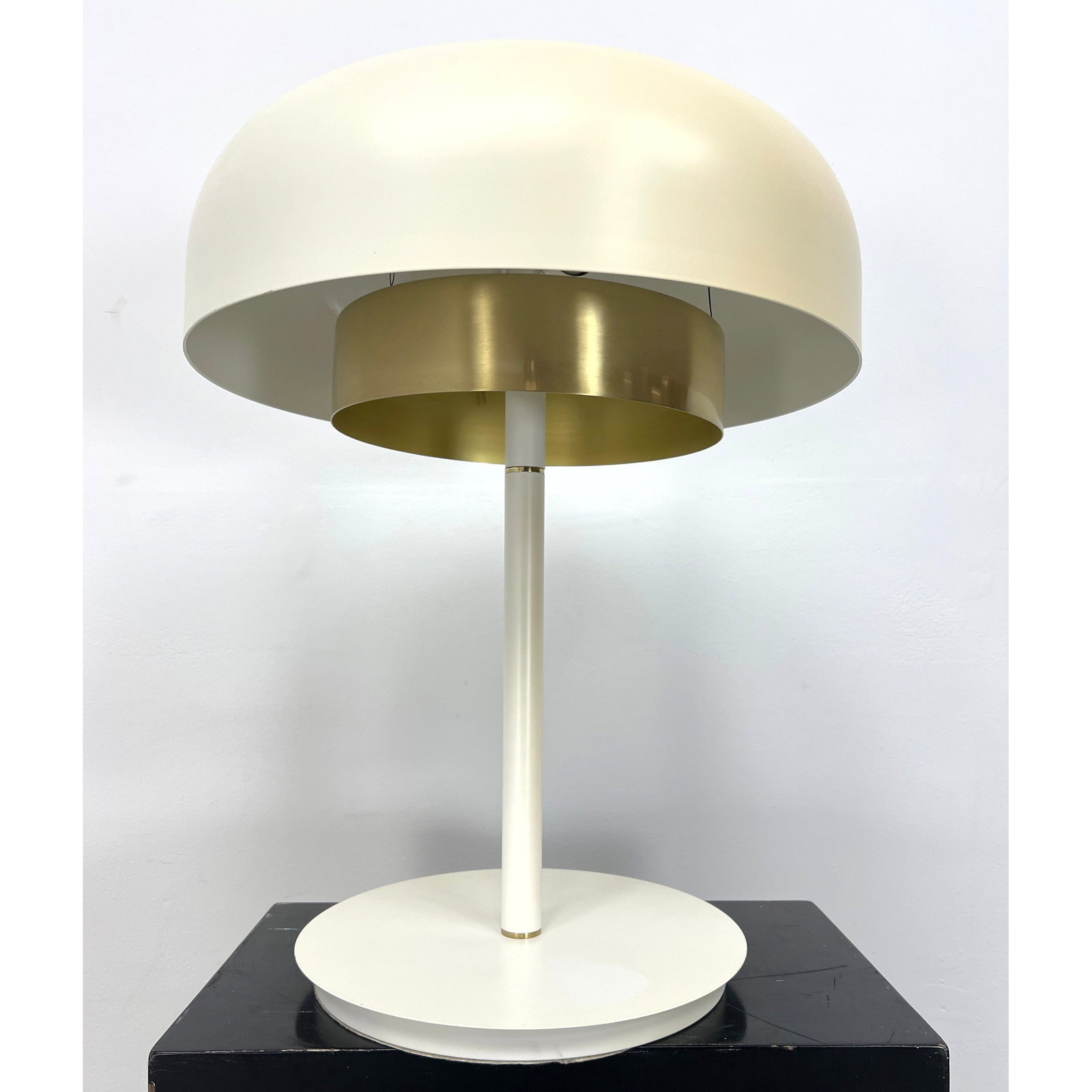 Modernist Dome Top Table Lamp.: Modernist Dome Top Table Lamp. Dimensions: Height: 23.5 inches, Width: 19.5 inches, Depth: 19.5 inches. --- - We offer curbside delivery for most items to NYC, Manhattan, Close Brooklyn, Hoboken about