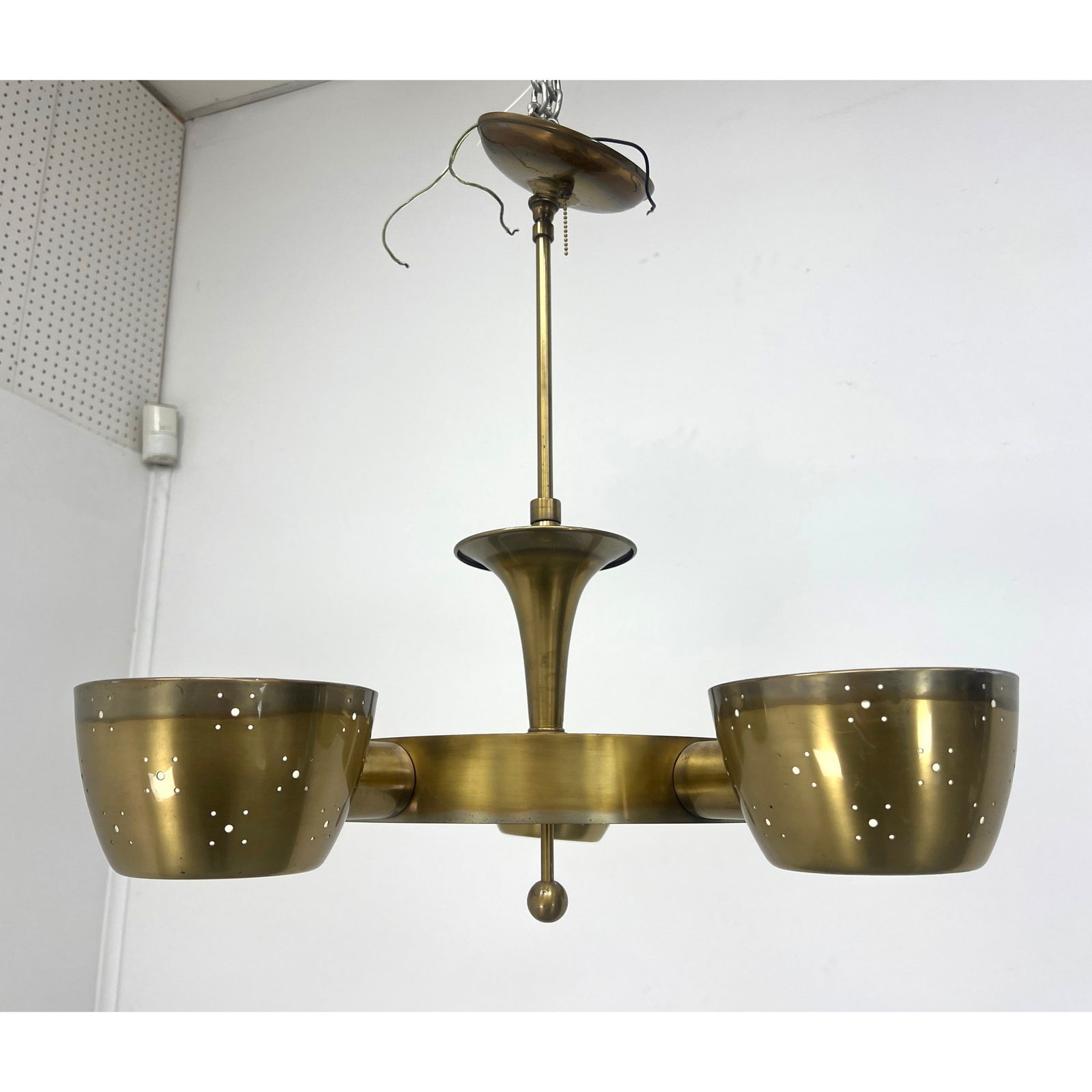 Vintage Gerald Thurston Lightolier chandelier. (1 of 12)
