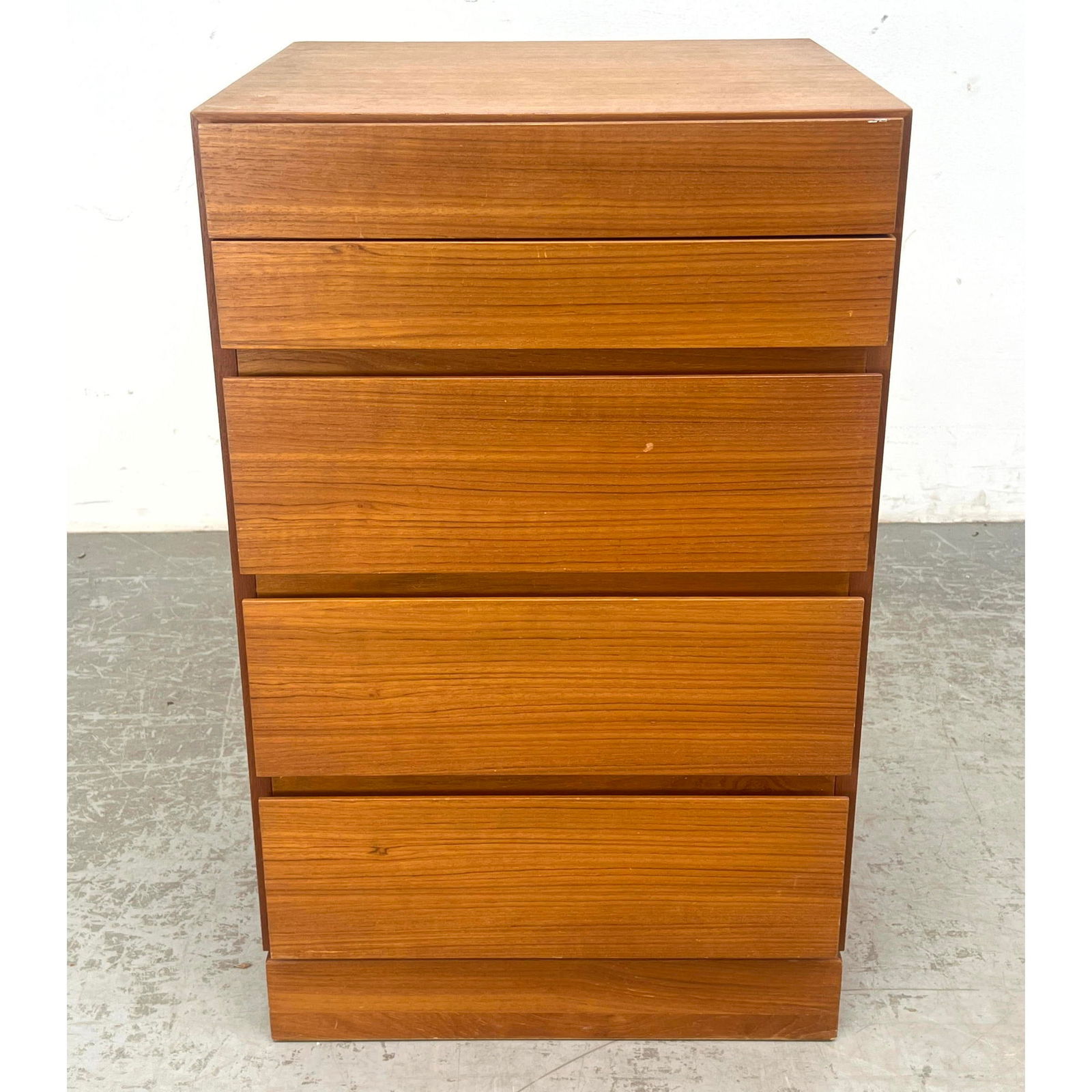 Danish Modern Arne Wahl Ivensen Vinde Mobelfabrik Teak Lingerie Dresser Chest of Drawers Denmark: Danish Modern Arne Wahl Ivensen Vinde Mobelfabrik Teak Lingerie Dresser Chest of Drawers Denmark Dimensions: Height: 30 inches, Width: 18.5 inches, Depth: 18 inches. --- - We offer curbside delivery f