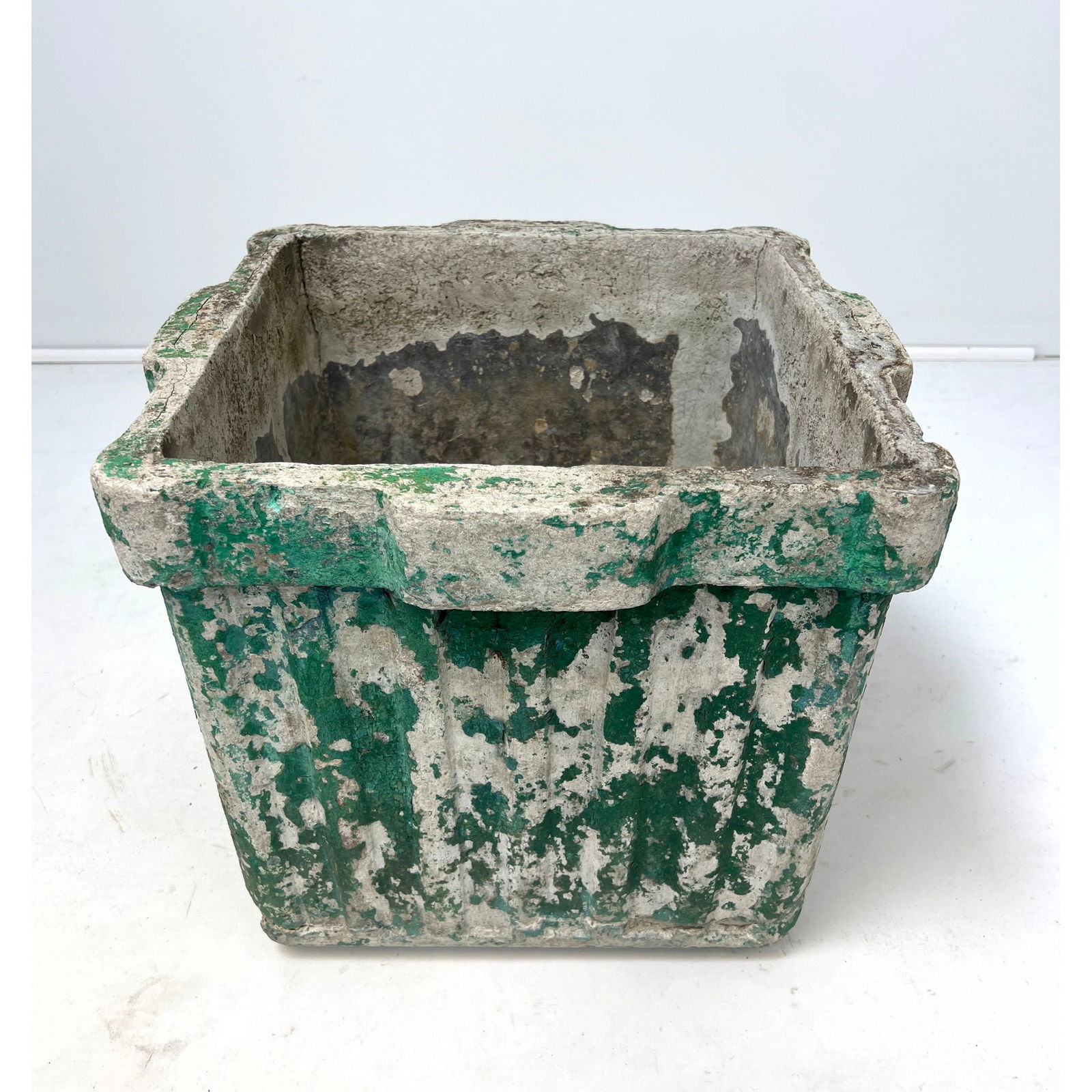 Willy Guhl Square planter. Remnants of Green paint. (1 of 8)