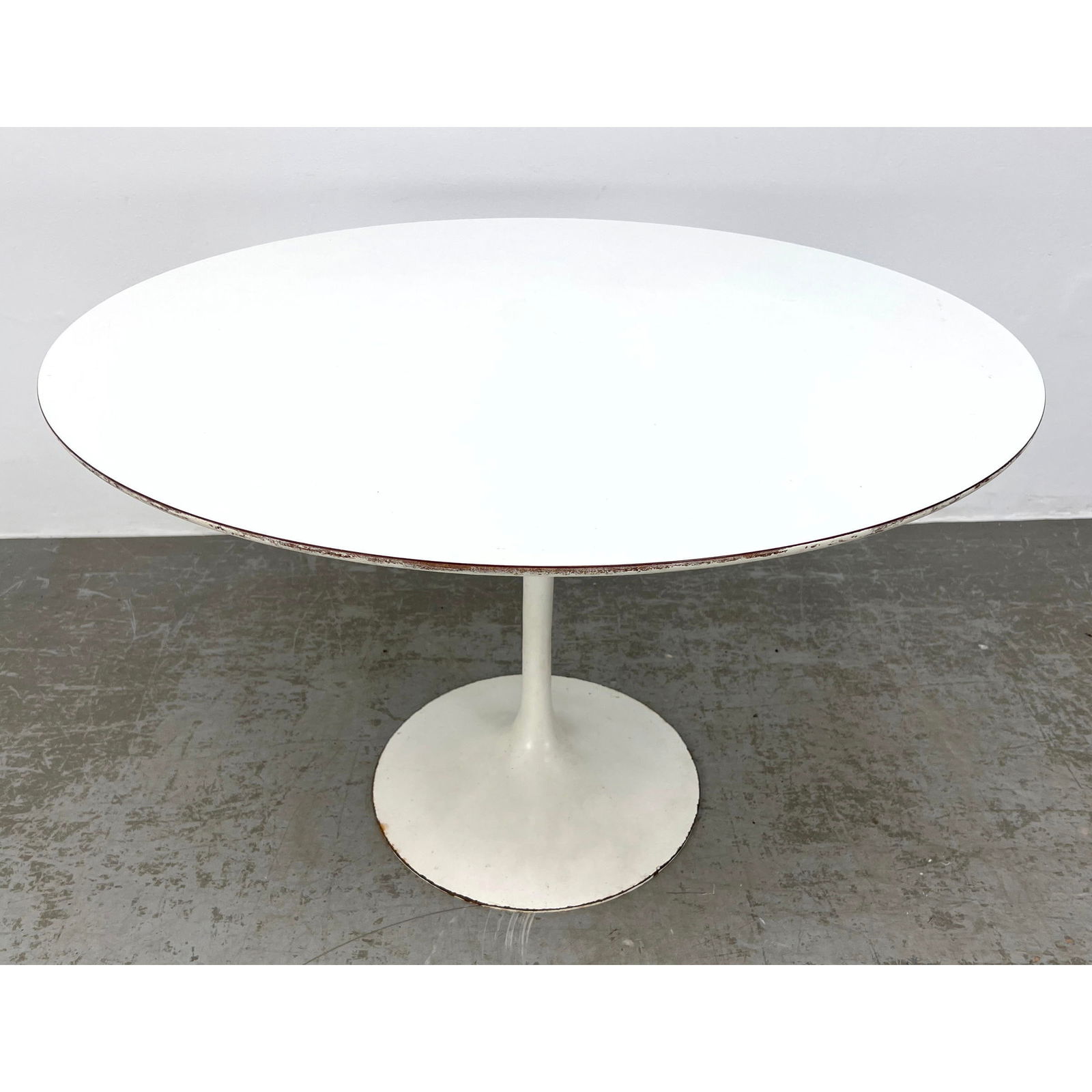 Eero Saarinen style White Laminate Tulip Dining Table. (1 of 9)