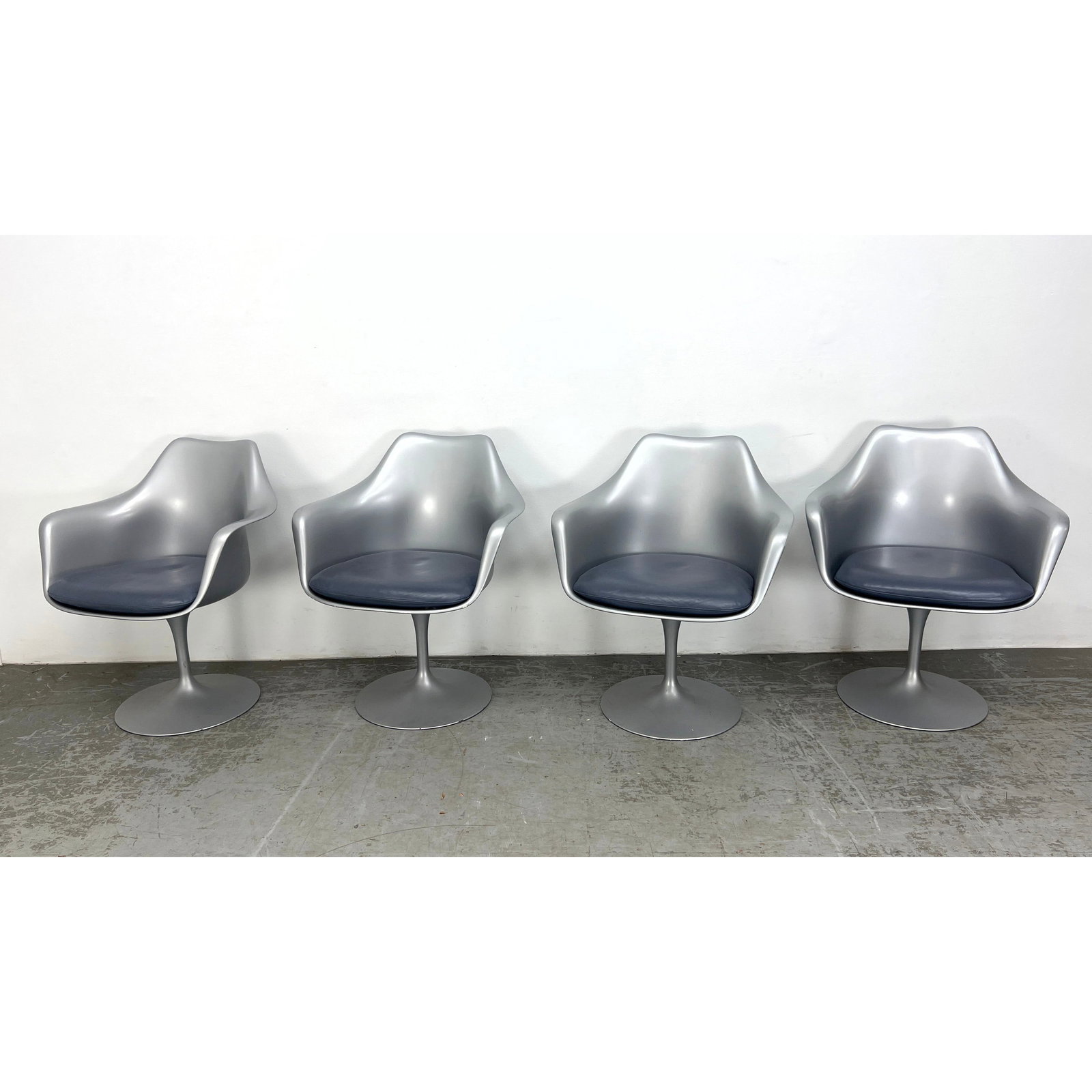 Set of 4 Special Edition Silver Tulip Armchairs with Leather pads. Eero Saarinen for Knoll. (1 of 17)