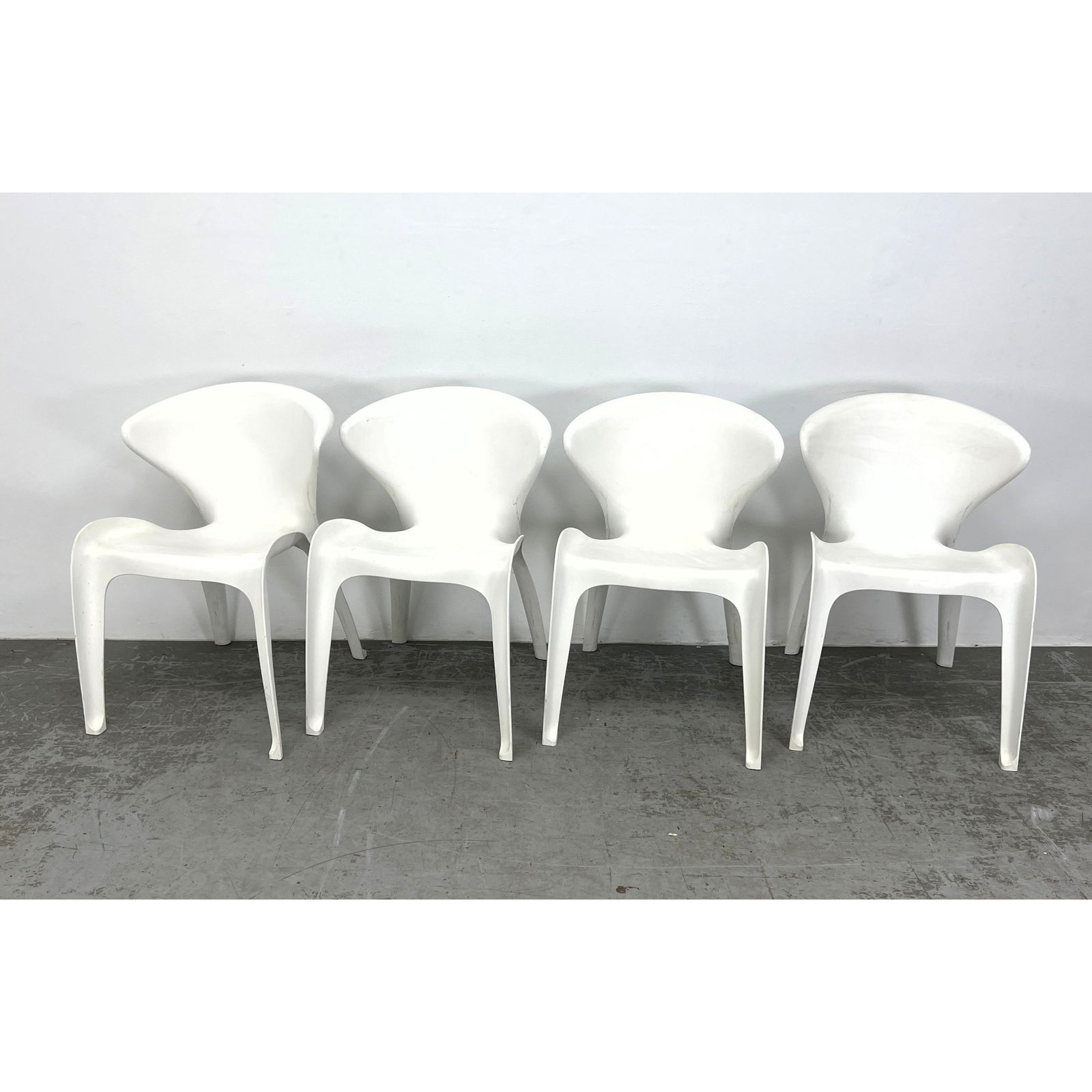 Set 4 HELLER Italian "Calla" White plastic Chairs. Super Stylish Sculptural Form. WILLIAM SAWAYA. St (1 of 15)