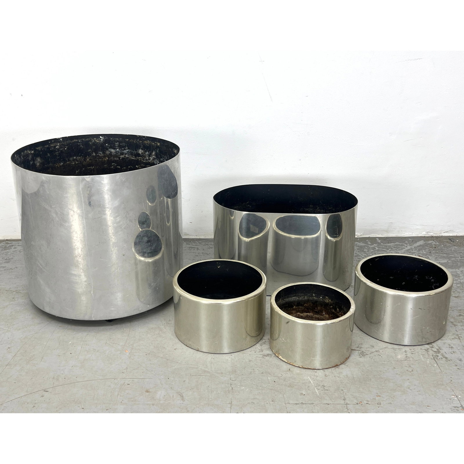 Mid Century Modern Aluminum Planter. House Plant Holders. Habitat Style.: Mid Century Modern Aluminum Planter. House Plant Holders. Habitat Style. Dimensions: Height: 19.5 inches, Width: 22 inches, Depth: 22 inches. - Additional Dimensions: Smallest H: 6.5 inches, W: 10 inc