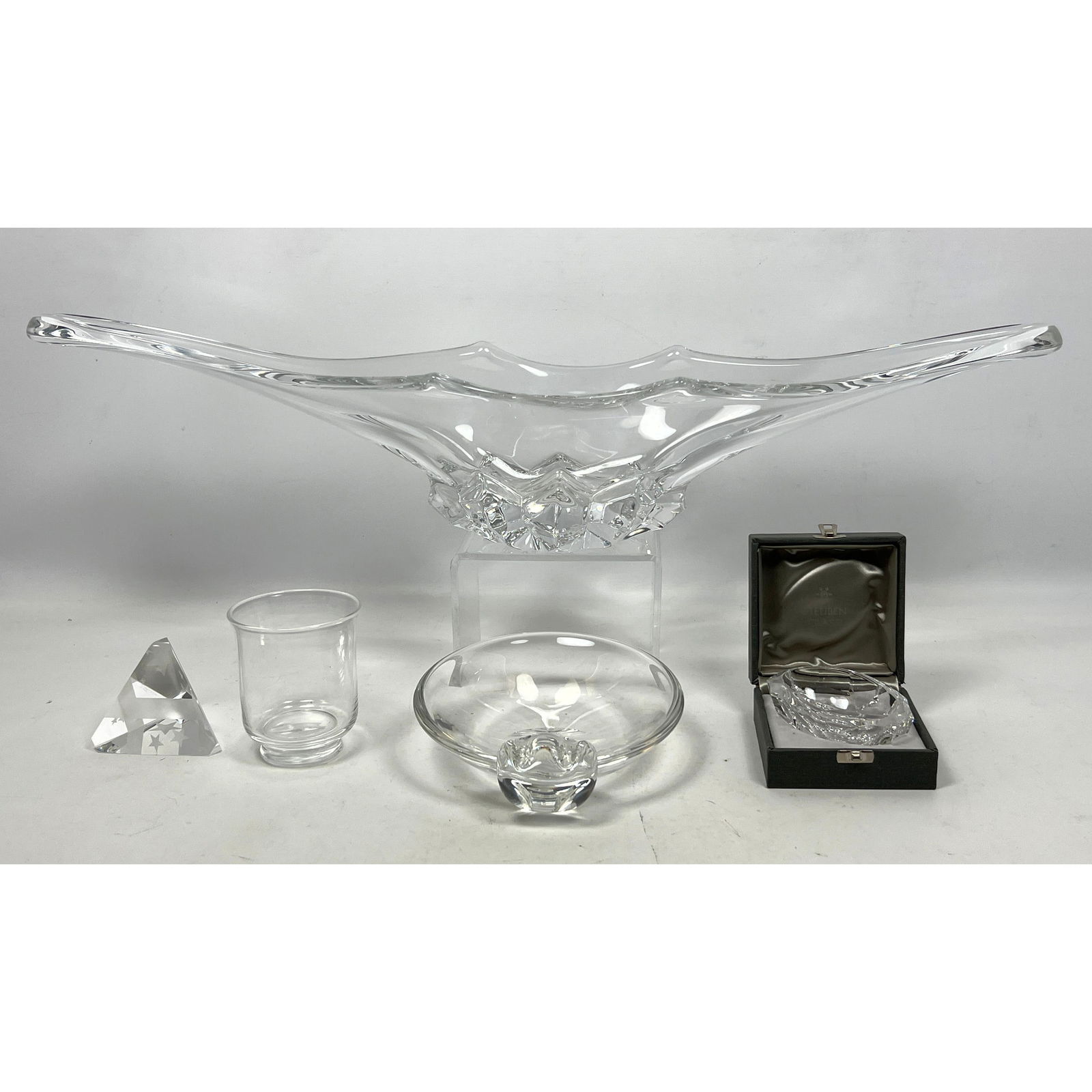 5pcs Mid Century Modern Crystal. Varnes and Steuben,: 5pcs Mid Century Modern Crystal. Varnes and Steuben, Dimensions: Height: 5 inches, Width: 26.5 inches, Depth: 6.5 inches. --- - We offer curbside delivery for most items to NYC, Manhattan, Close Brook
