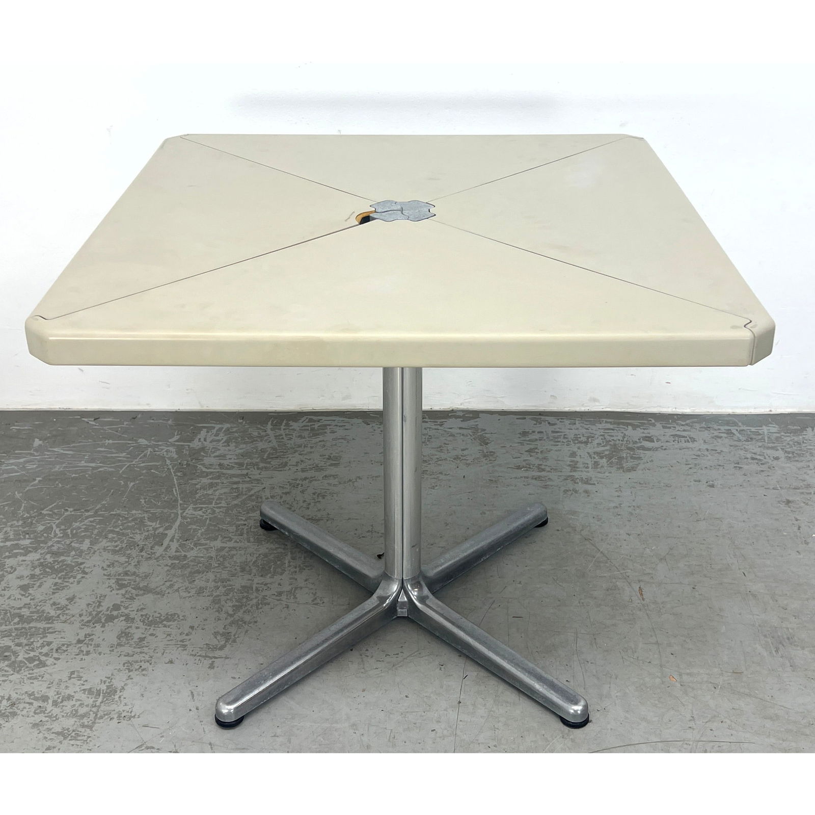Plana Folding Table by Giancarlo Piretti for Castelli (1 of 12)
