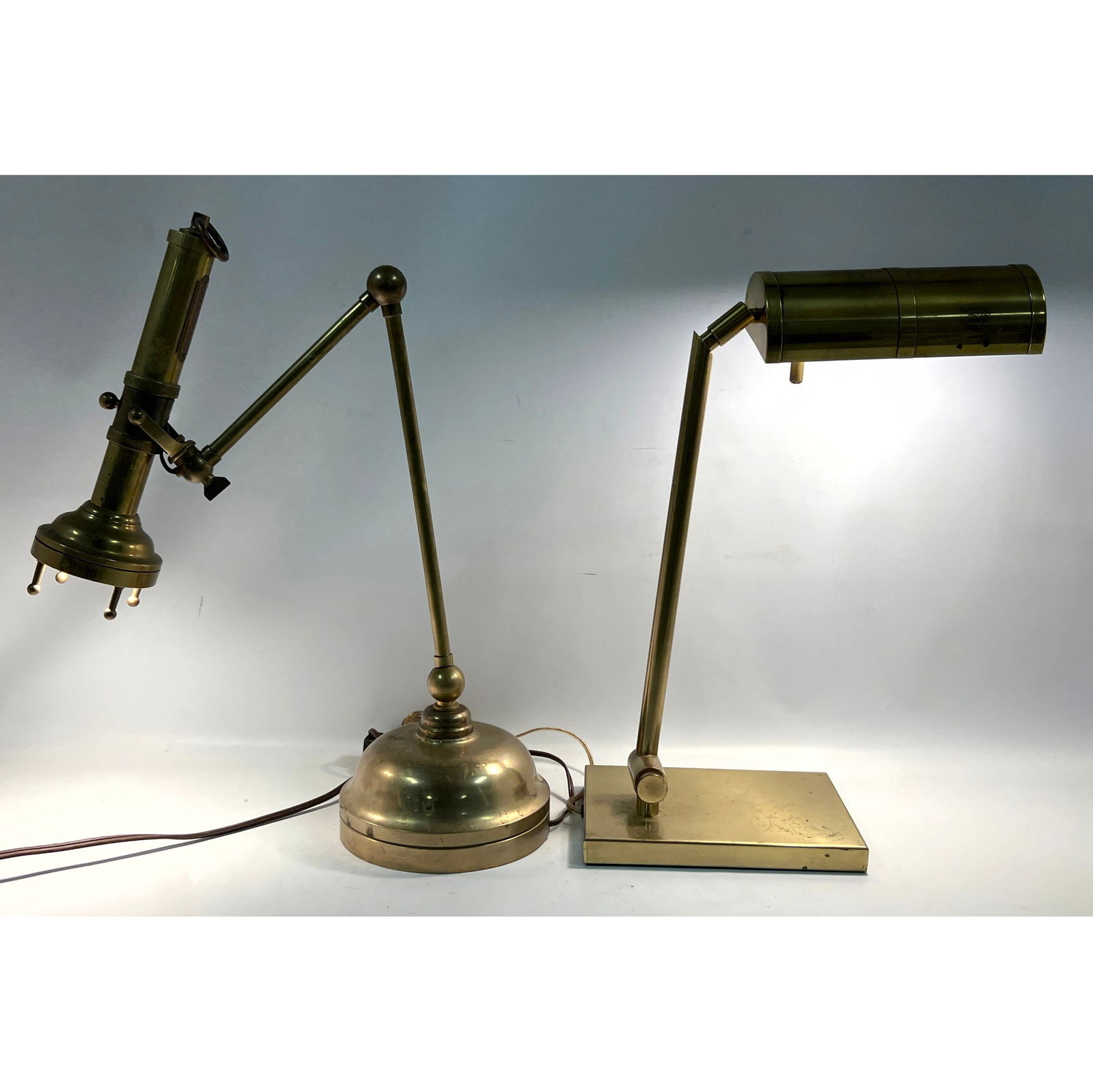 2pcs Decorator Chapman Nautical Style and Frederick Cooper Brass Table Lamps, Labels: 2pcs Decorator Chapman Nautical Style and Frederick Cooper Brass Table Lamps, Labels Dimensions: Height: 19 inches, Width: 6.5 inches, Depth: 14 inches. --- - We offer curbside delivery for most items