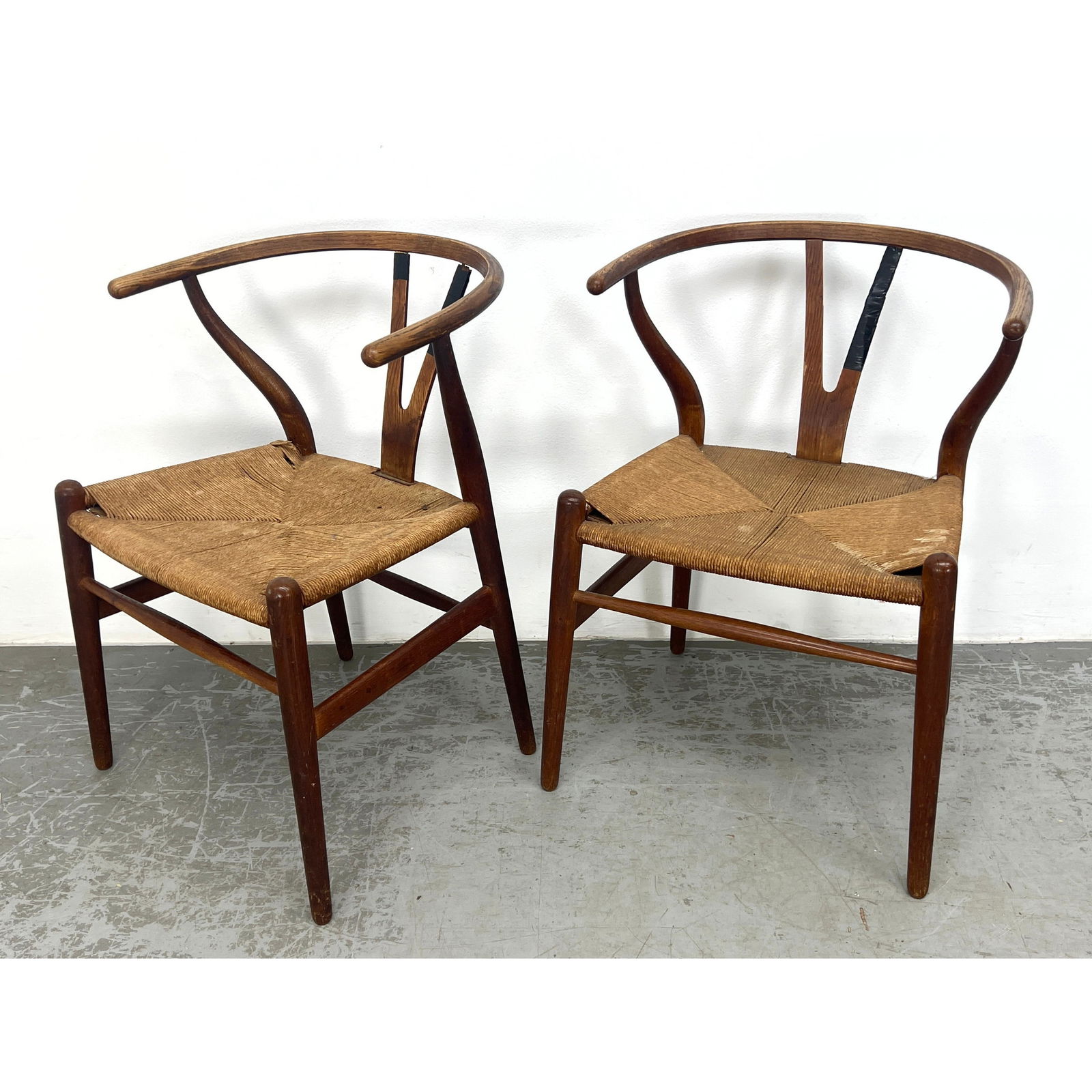 Pair Hans Wegner Wishbone Chairs. (1 of 14)