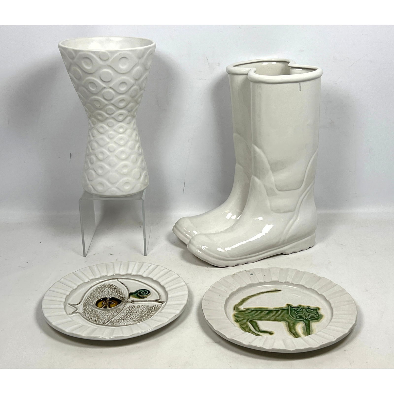 4pc Lot. David Gil for Bennington Potters Cat and Fish Plate, Jonathan Adler Large Vase, and Memorab: 4pc Lot. David Gil for Bennington Potters Cat and Fish Plate, Jonathan Adler Large Vase, and Memorabilia My Rainboots Designed by Alessandro Zambelli Dimensions: Height: 14 inches, Width: 8 inches, De