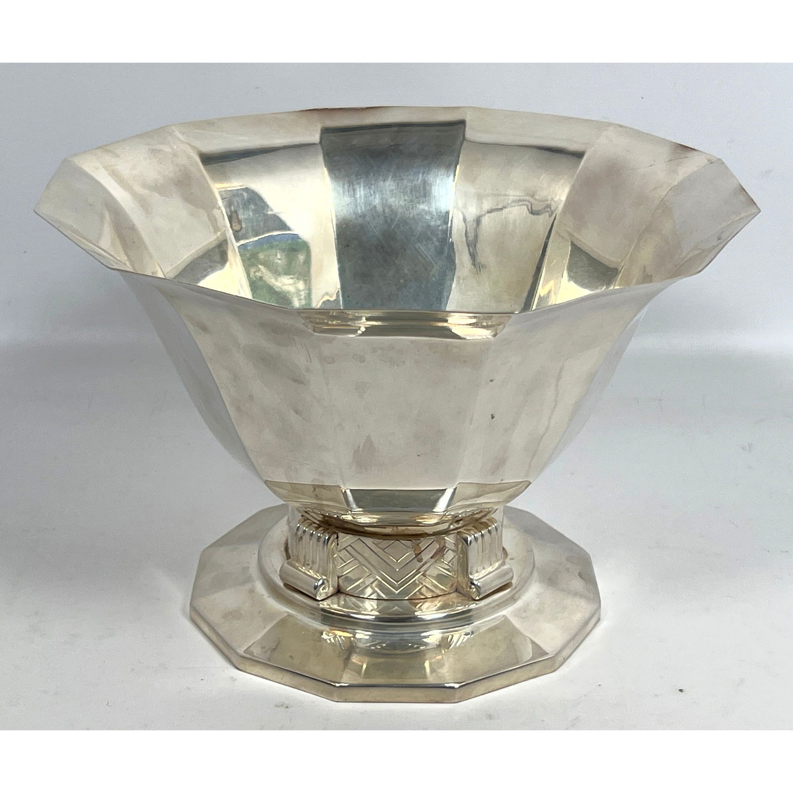 Apollo French Art Deco Silverplate Center Bowl. (1 of 9)