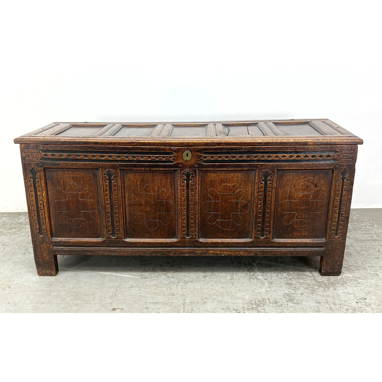 Early Antique Carved Oak  Coffer Blanket Chest. (1 of 13)