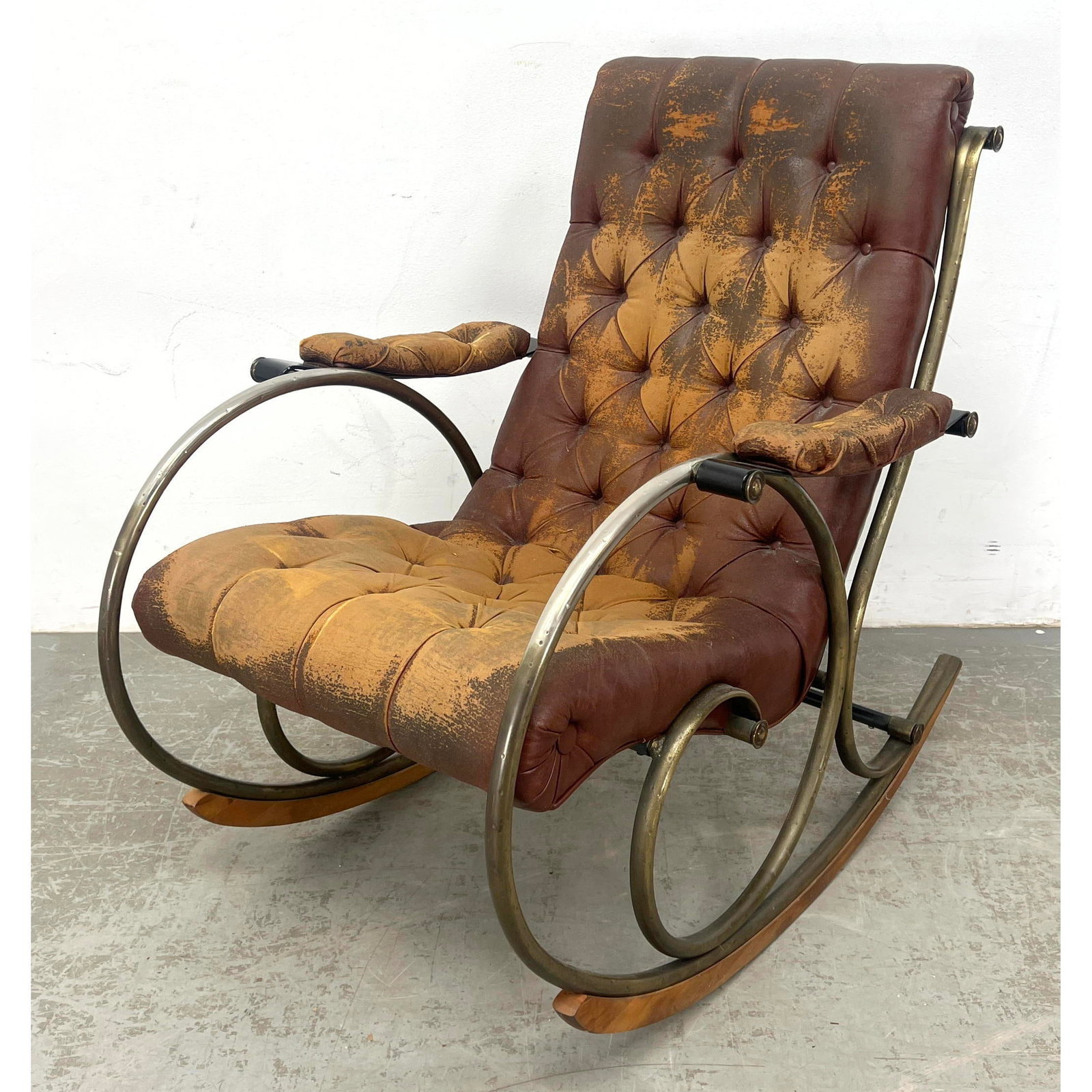Mid-century Modern Lee Woodward Tuft Sculptural Rocking Chair.: Mid-century Modern Lee Woodward Tuft Sculptural Rocking Chair. Dimensions: Height: 37 inches, Width: 28 inches, Depth: 40 inches. - Seat Height: 17 inches --- - We offer curbside delivery for most ite