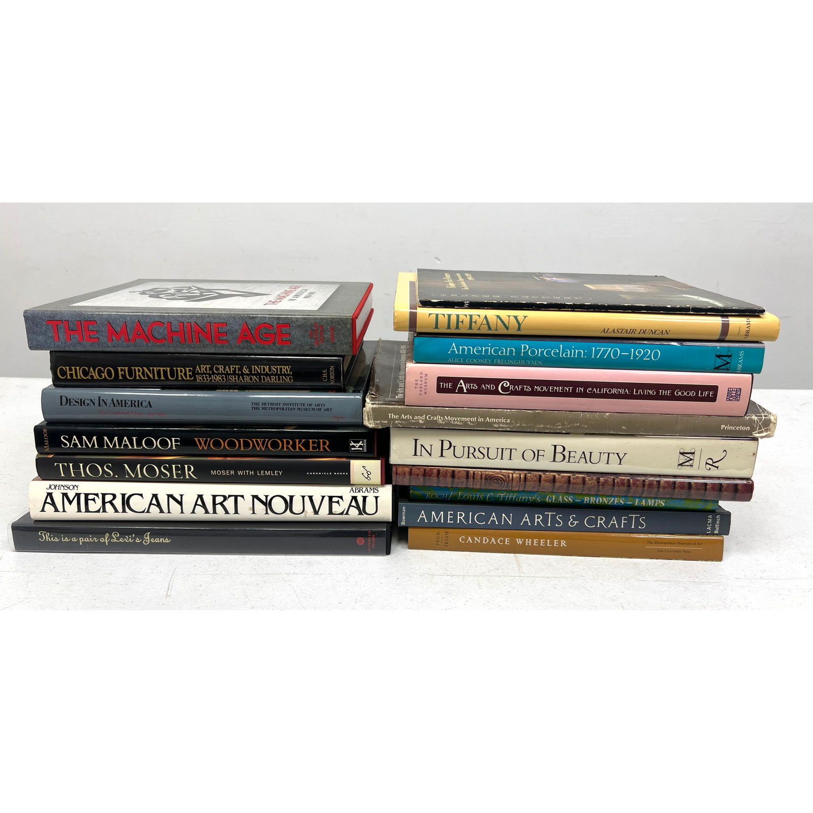 Lot 18 Books American design including Aesthetic Movement , Arts and crafts, Tiffany, Furniture make (1 of 20)