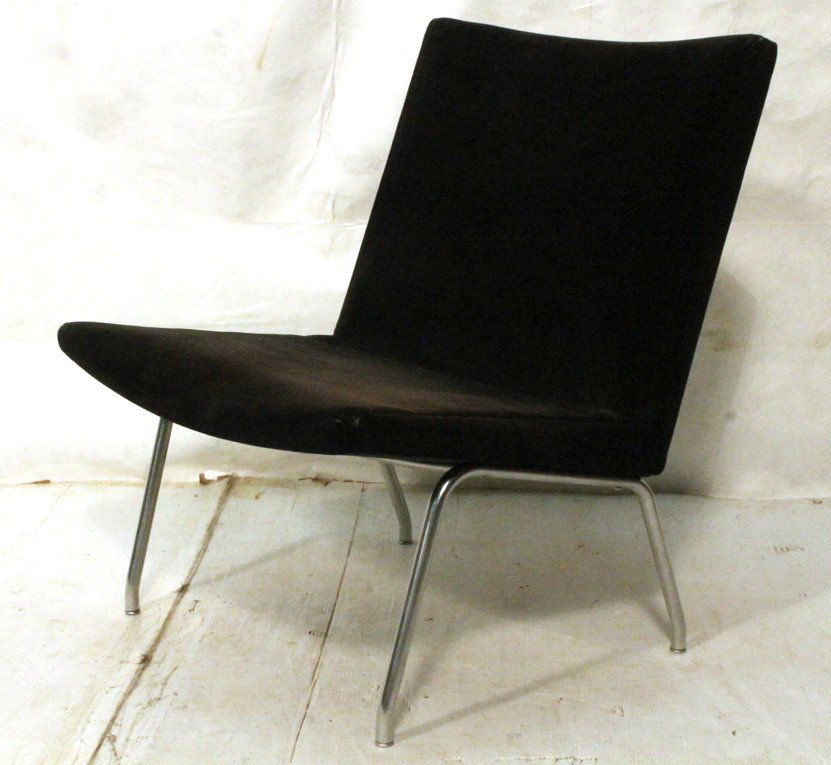 Hans Wegner AIRLINE Chair. Stainless Steel: Hans Wegner AIRLINE Lounge Chair. Stainless Steel Legs. Black upholstery. Unmarked.-- Dimensions: H: 30 inches: W: 25 inches: D: 25 inches ---