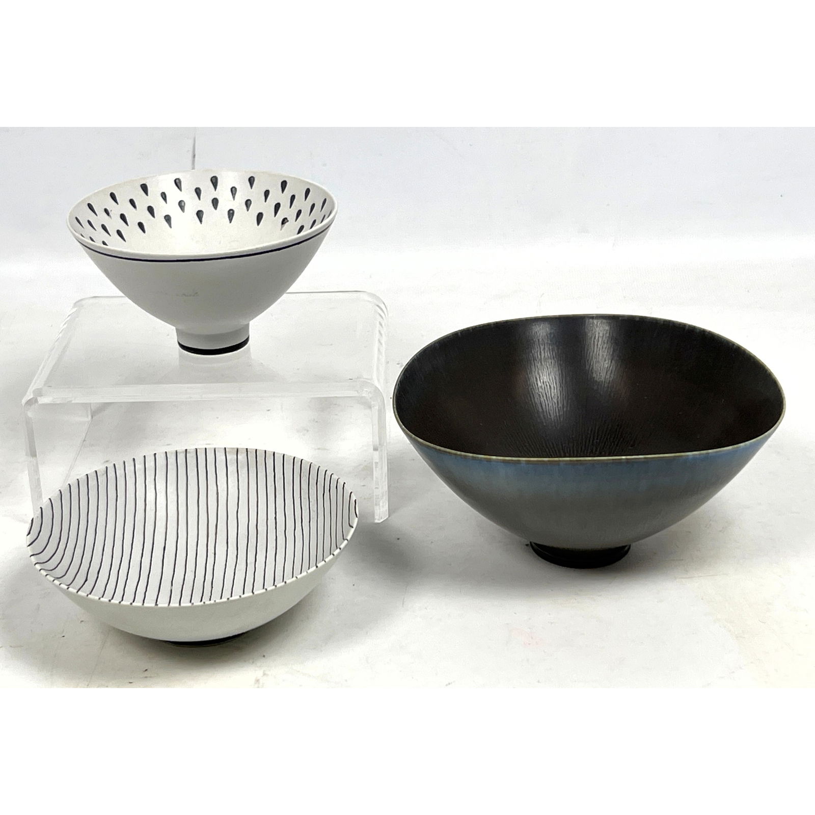 3pcs Mid Century Modern Porcelains. Danish Modern Brendt Friberg Gustavsberg Sweden Fine Porcelain P: 3pcs Mid Century Modern Porcelains. Danish Modern Brendt Friberg Gustavsberg Sweden Fine Porcelain Pottery Footed Bowl, 2 Stig Lindberg Gustavsberg Bowls. All Signed Dimensions: Height: 2.75 inches, W