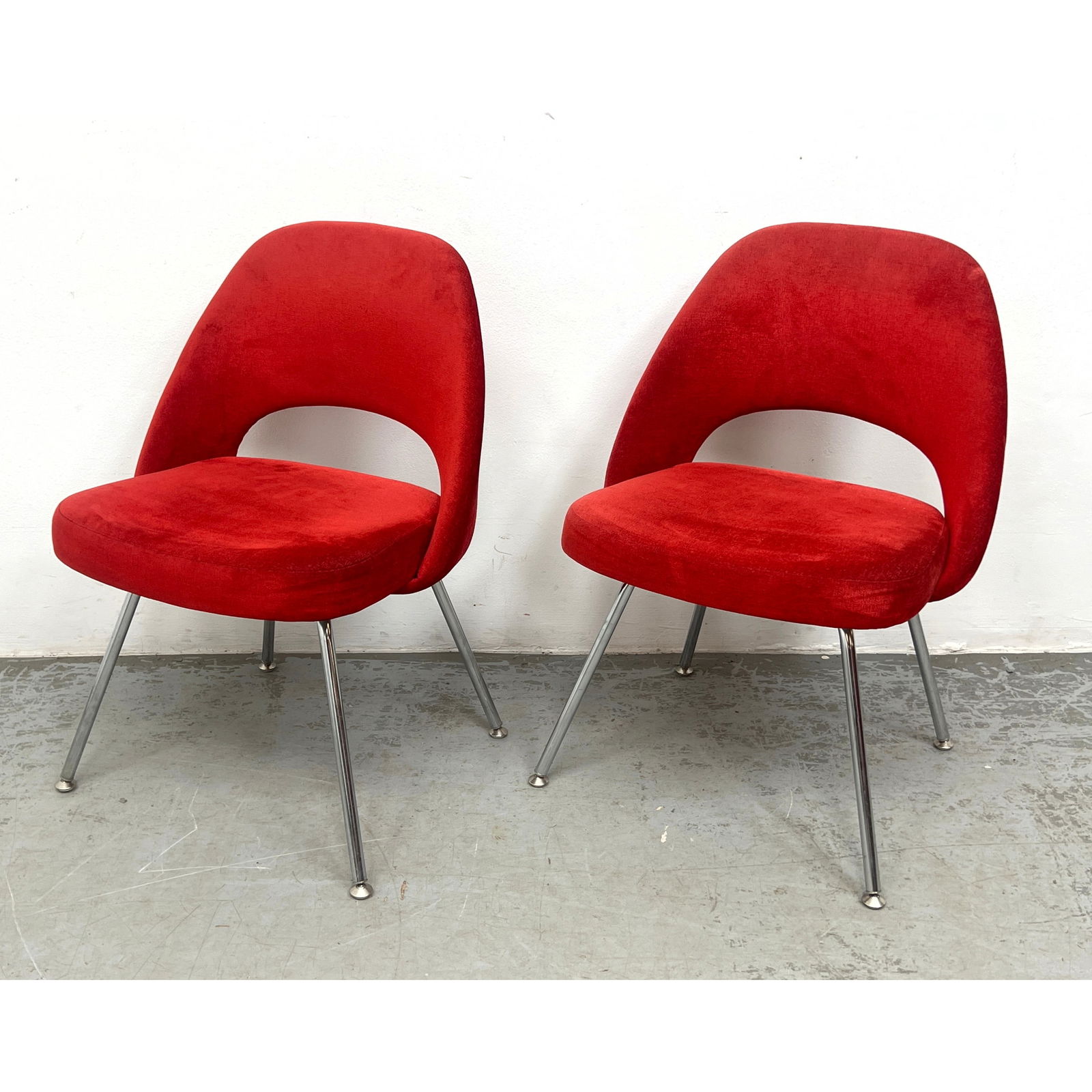 Pair Eero Saarinen No. 72 Executive side chairs for Knoll. (1 of 15)