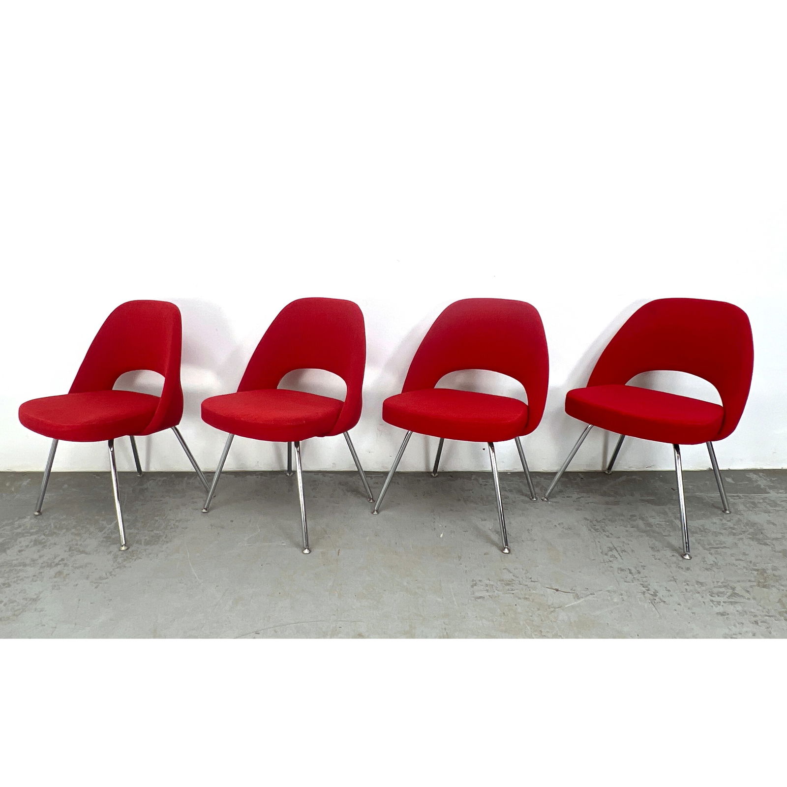 Set 4 Eero Saarinen No. 72 Executive side chairs for Knoll.: Set 4 Eero Saarinen No. 72 Executive side chairs for Knoll. Dimensions: Height: 31 inches, Width: 22 inches, Depth: 18 inches. - Seat Height: 17.5 inches --- - We offer curbside delivery for most item