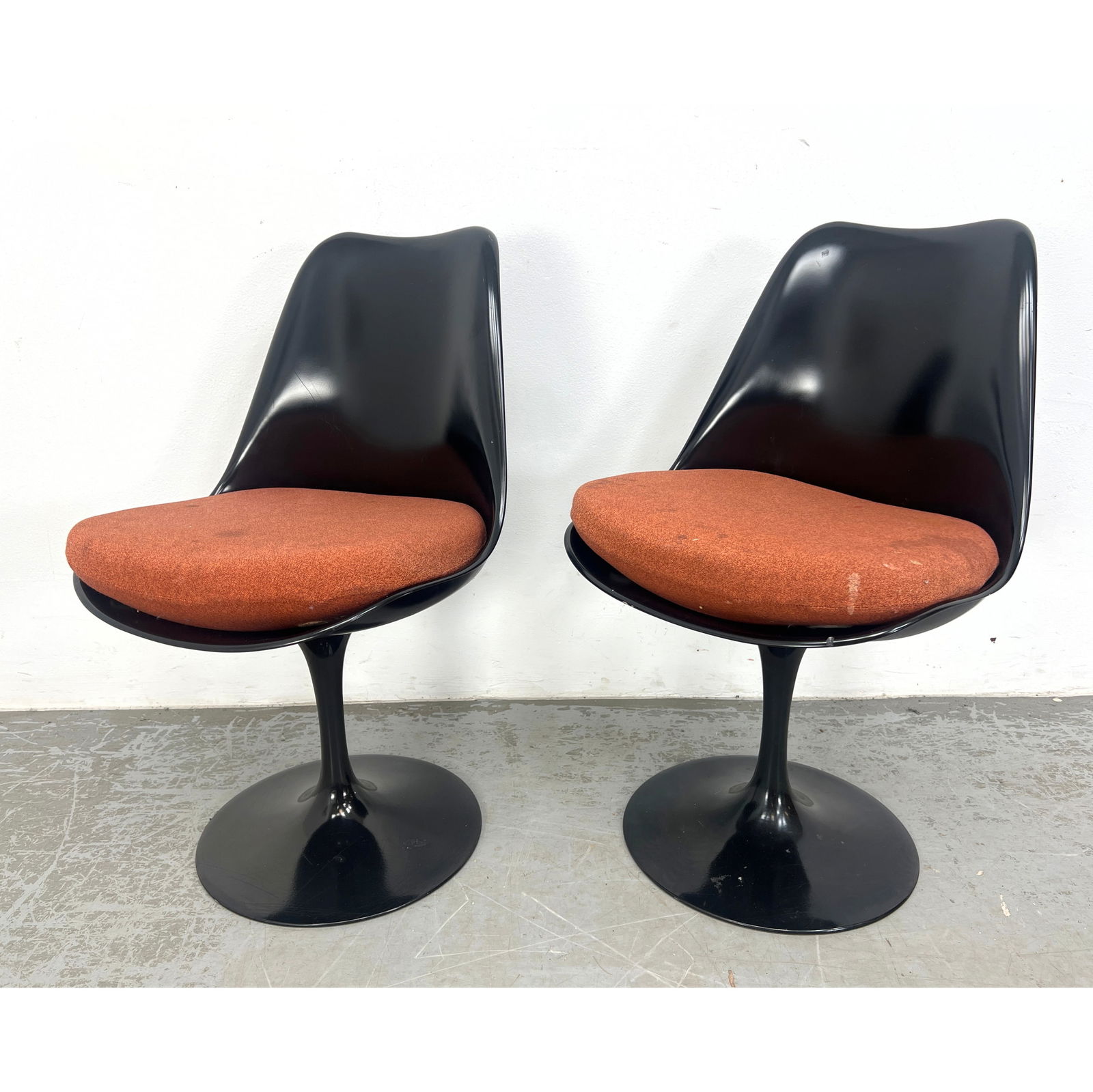Pair Eero Saarinen for Knoll Tulip Dining Chairs. (1 of 20)