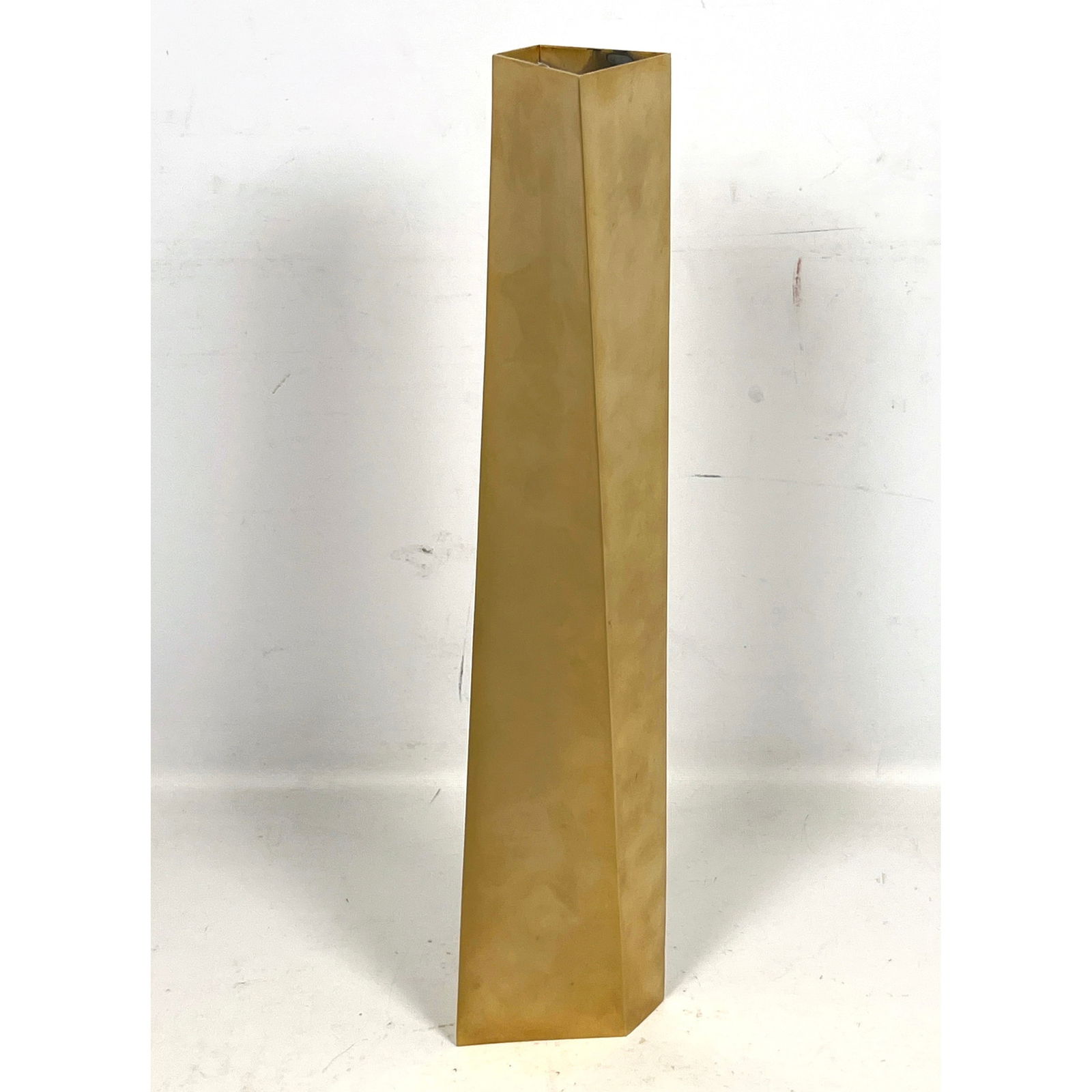 Zaha Hadid Crevasse vase (2005) ZH01 GDS For Alessi Limited edition numbered edition 080448 These PV (1 of 9)